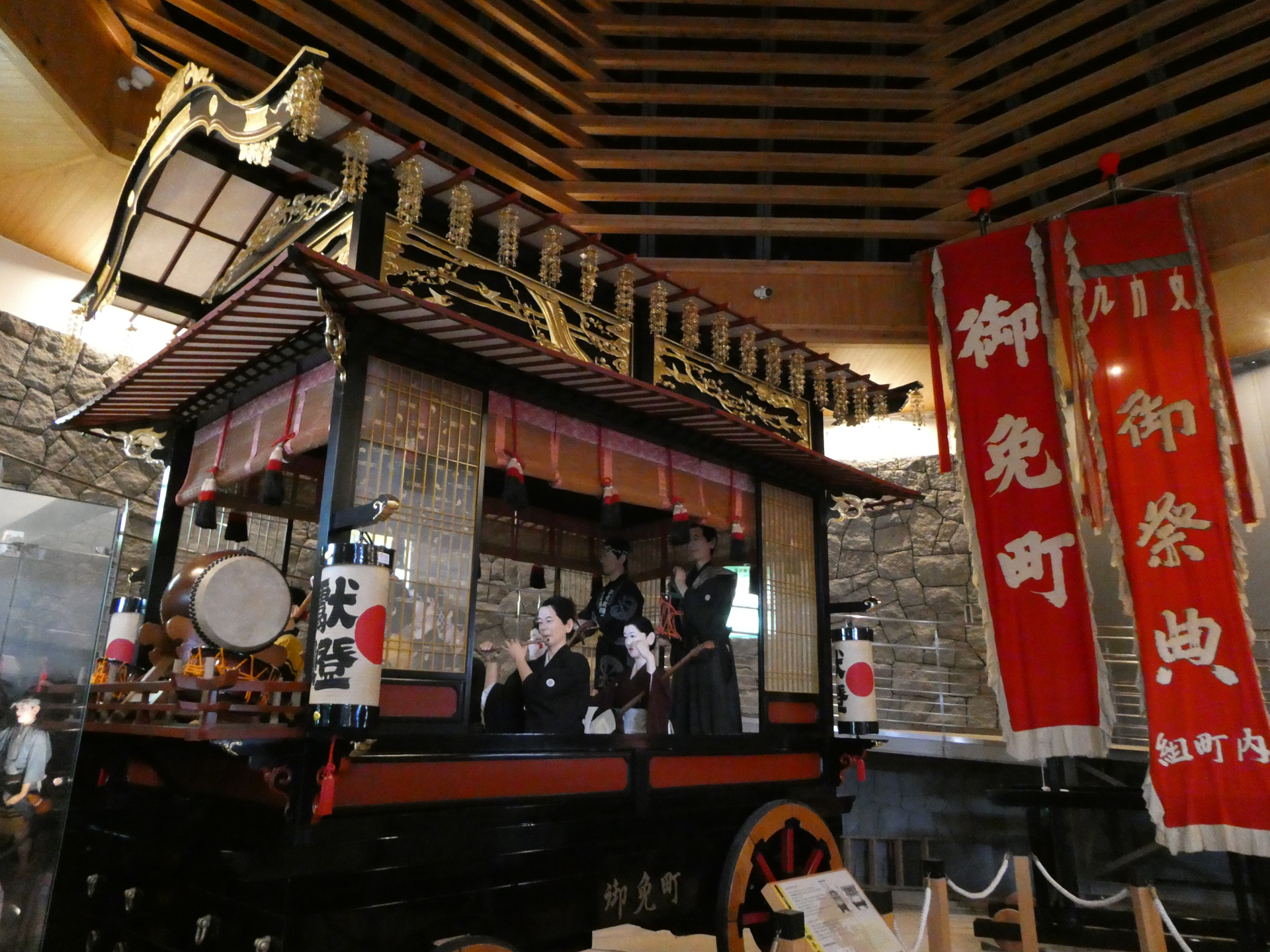 24mm相当／プログラムAE（1/15秒、F3.3、0EV）／ISO 1600