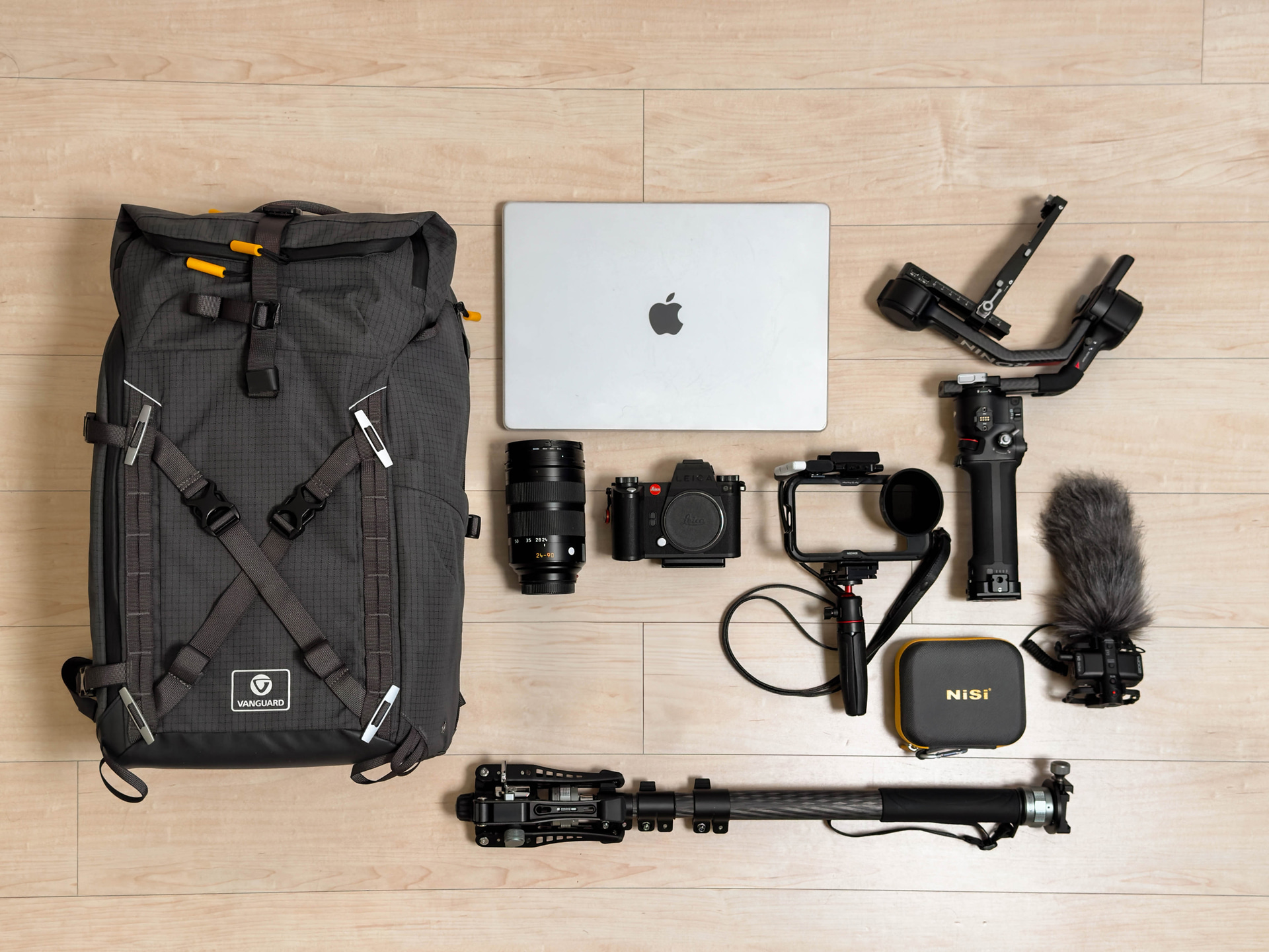 レンズはライカ バリオ・エルマリートSL f2.8-4/24-90mm ASPH.。さまざまなシーンで有利な明るいF値と、ライカSL2と愛用してきたその高い描写性能に絶大な信頼がある