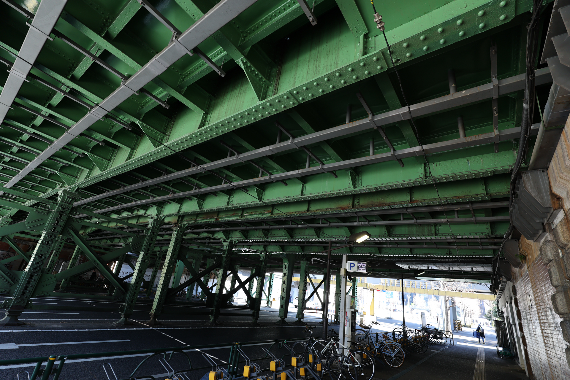 キヤノン EOS R5 Mark II／RF16-28mm F2.8 IS STM／16mm／絞り優先AE（1/40秒、F4.0、−1.3EV）／ISO 100