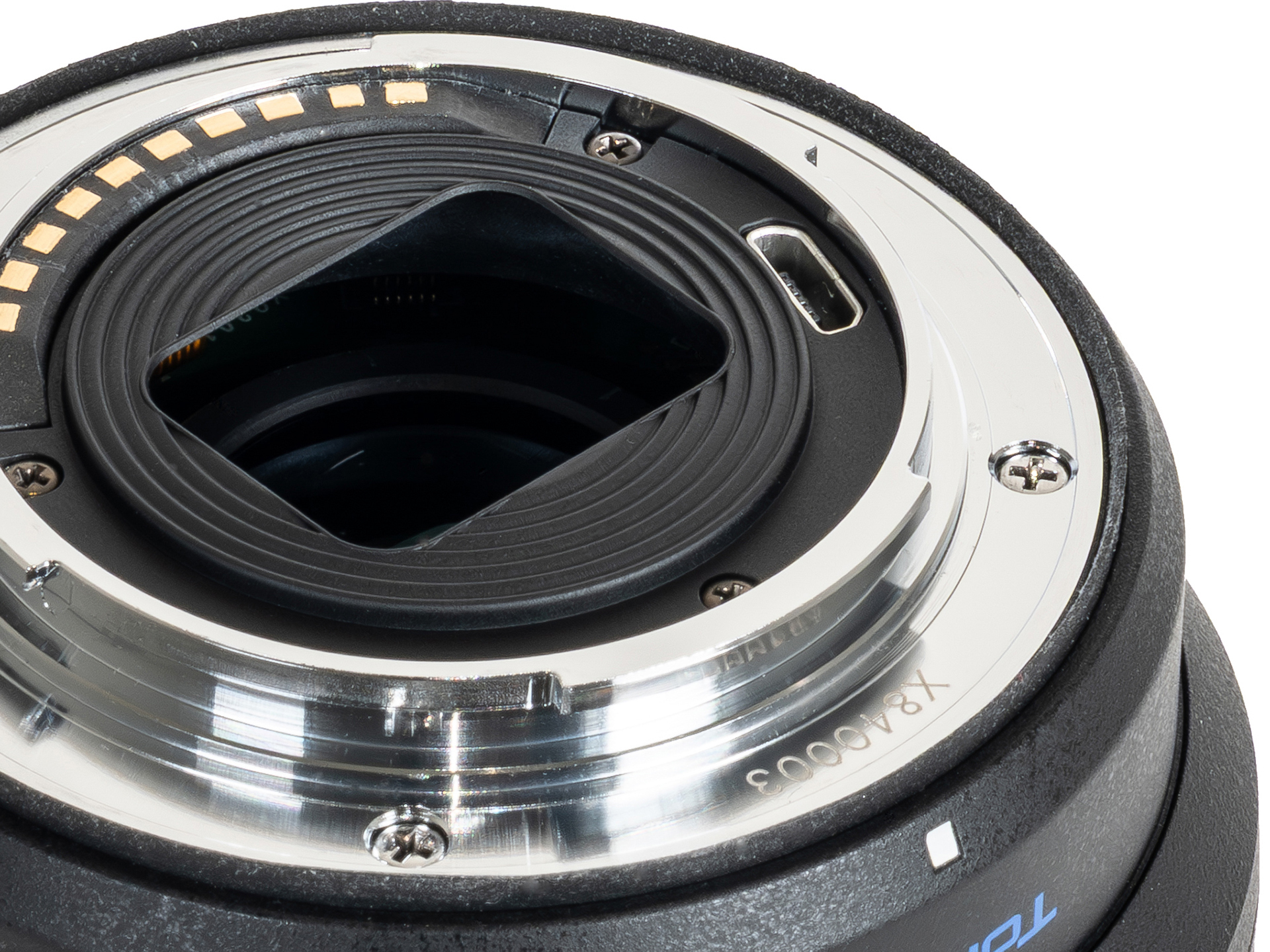 micro USBコネクターを備え、ファームウェアアップデートに対応する