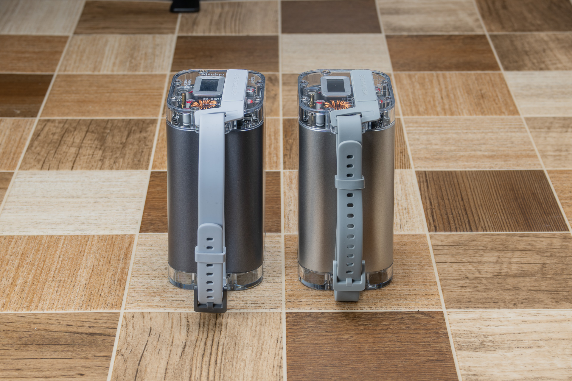 ハンドルも同じで色違い。本体も色が違うね