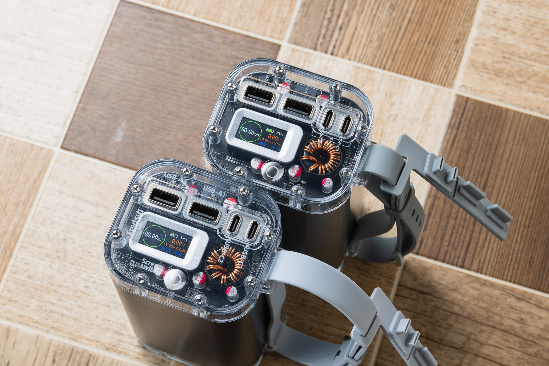 メインのパネルも、機能も一緒でシールが違う