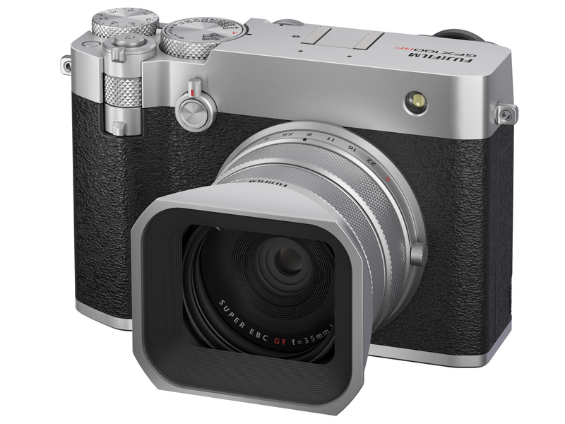 シリーズ初のレンズ一体型カメラ「GFX100RF」。新開発の28mm相当