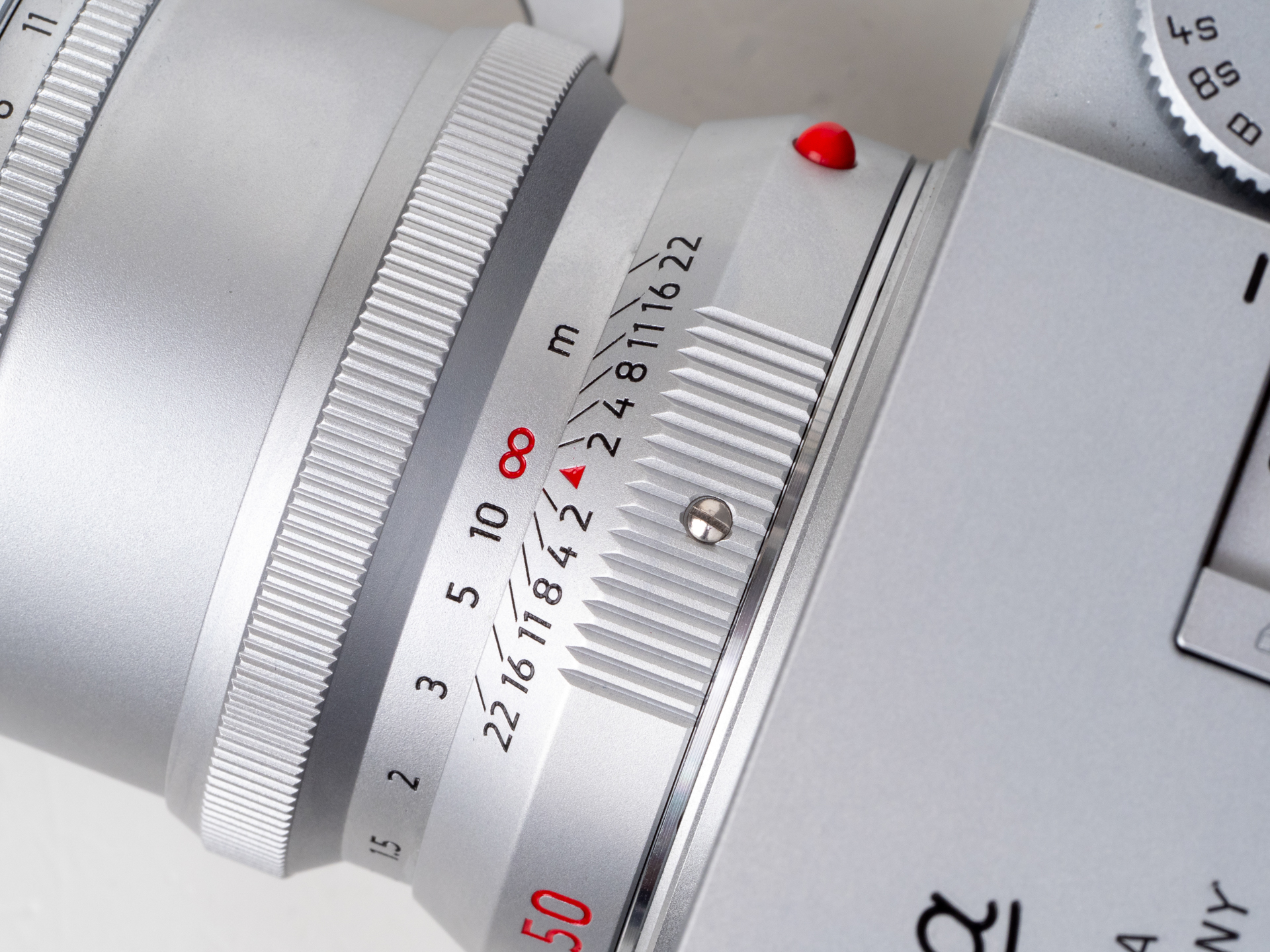 インフの指標は赤です。意味があるのかどうかはわかりません。メートルの単独表記というのも潔く、かつ見やすいですね。