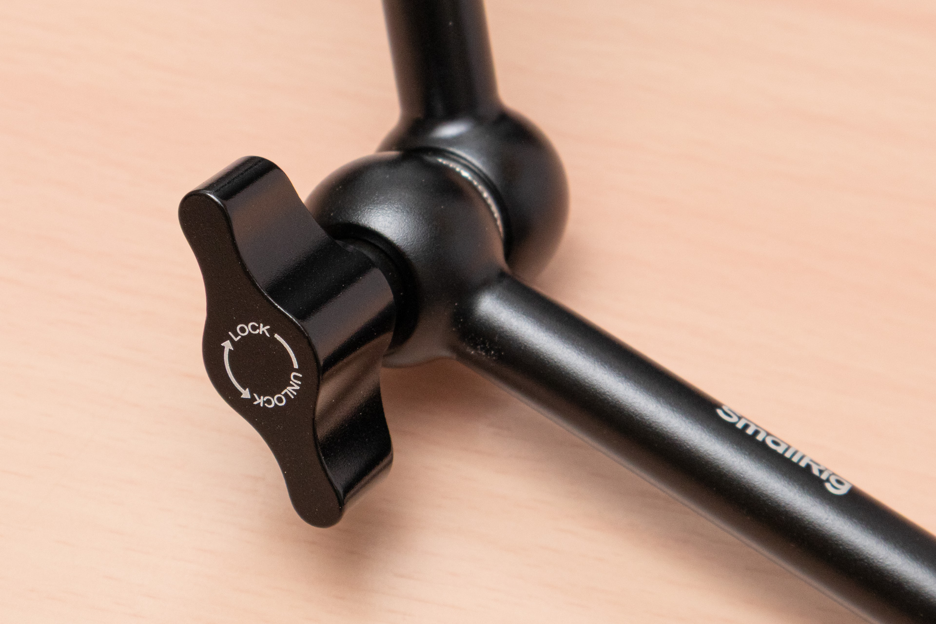 しっかり回せる形状のノブになっている