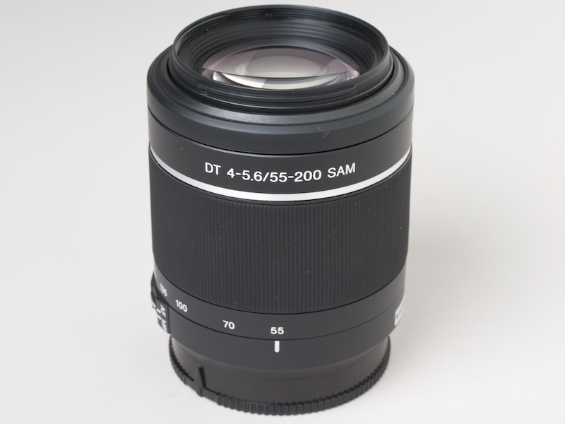 <b>ダブルズームキットに付属する「DT 55-200mm F4-5.6 SAM」</b>