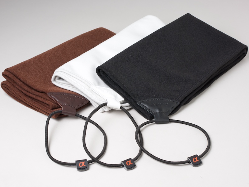 <b>左からブラック、ブラウン、ホワイト。各3,675円</b>