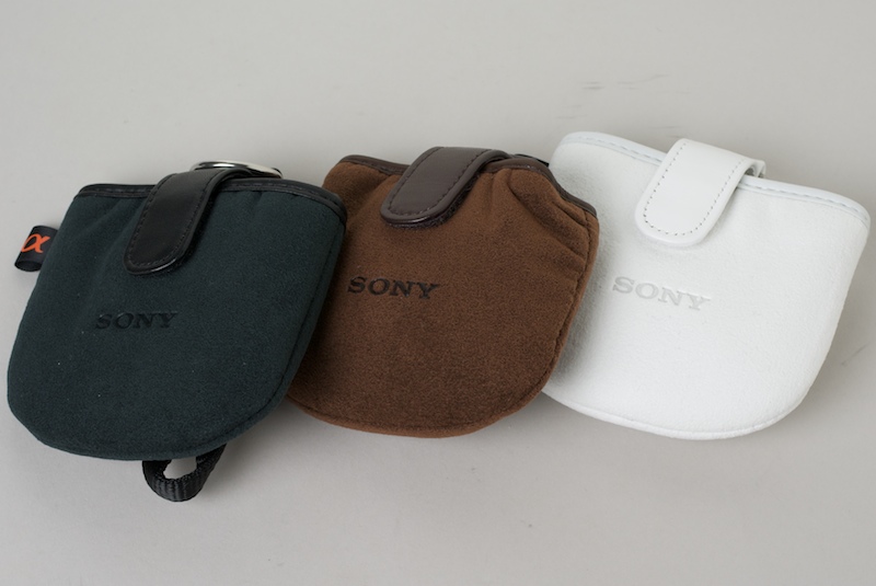 <b>左からブラック、ブラウン、ホワイト。各3,675円</b>