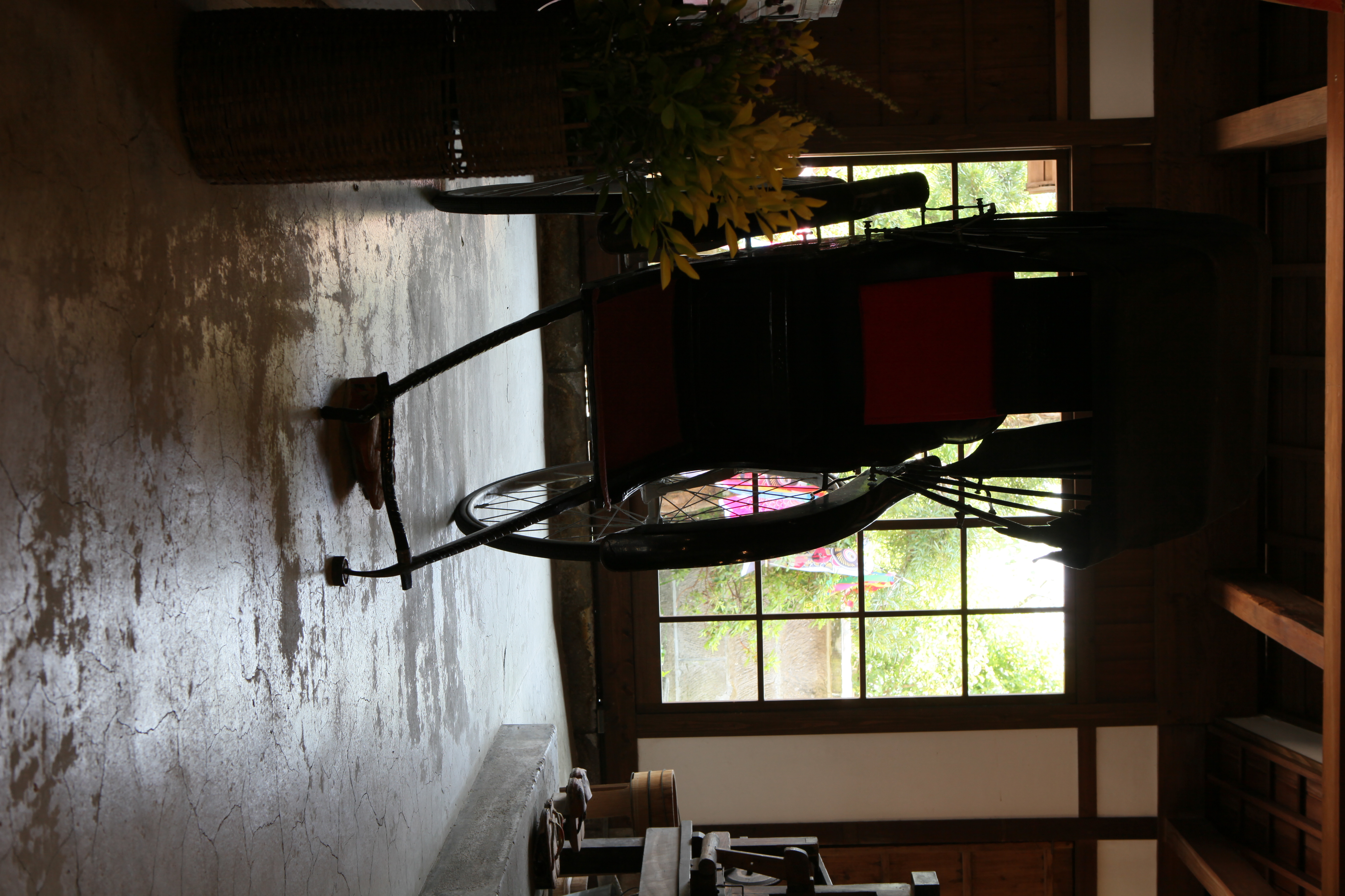 <b>高輝度側・階調優先「する」 / オートライティングオプティマイザ「弱め」</b>