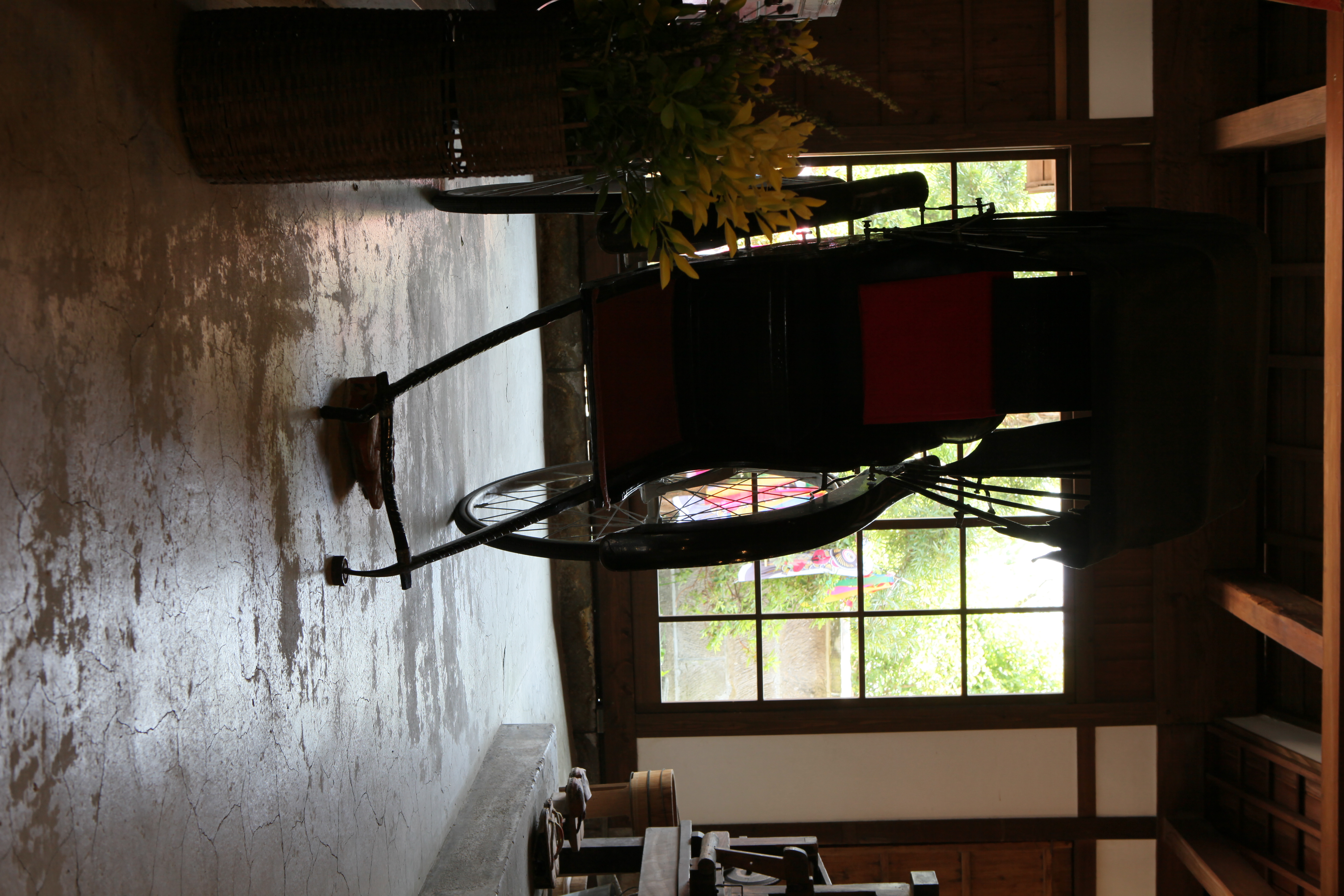 <b>高輝度側・階調優先「する」 / オートライティングオプティマイザ「強め」</b>