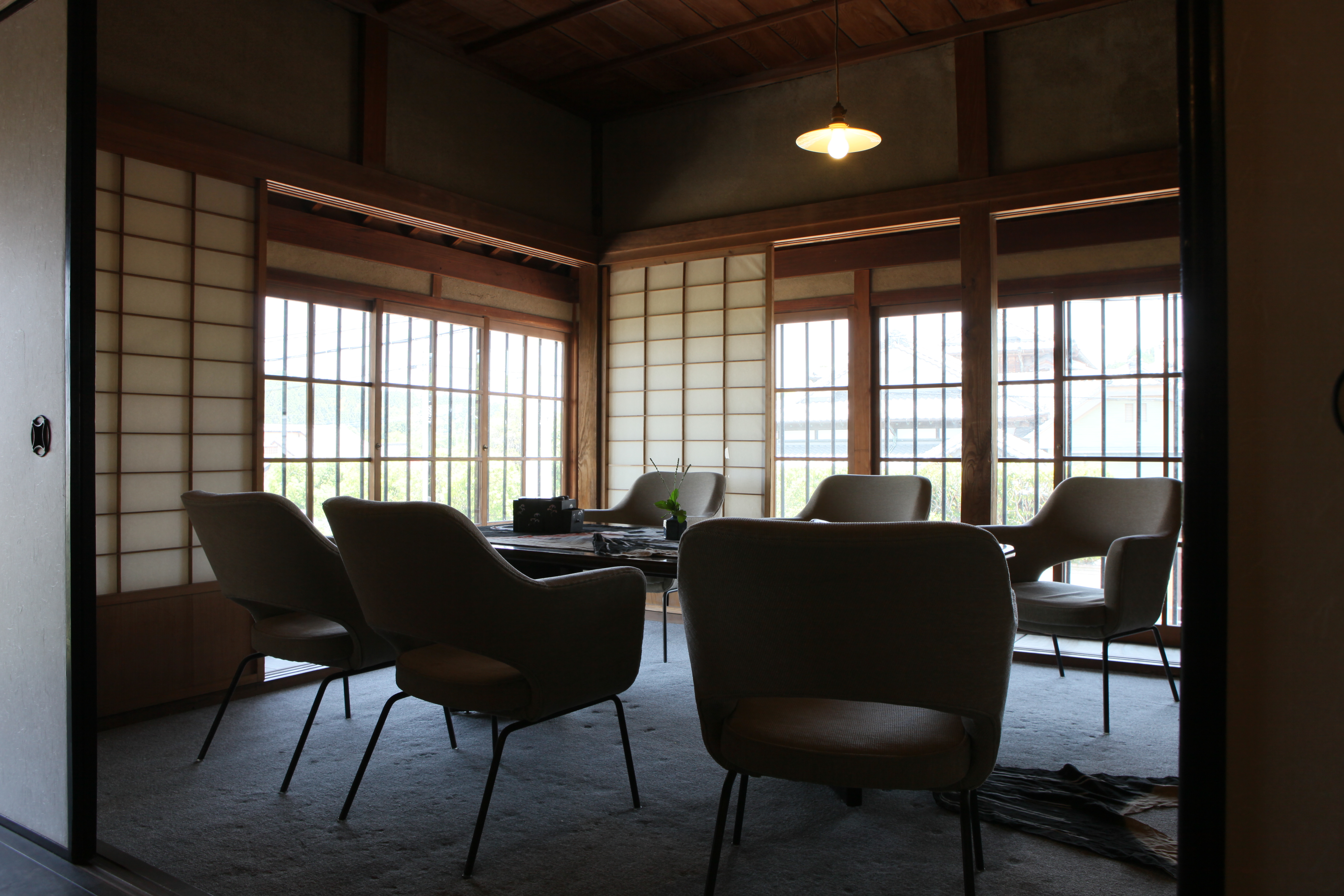 <b>高輝度側・階調優先「する」 / オートライティングオプティマイザ「標準」</b>