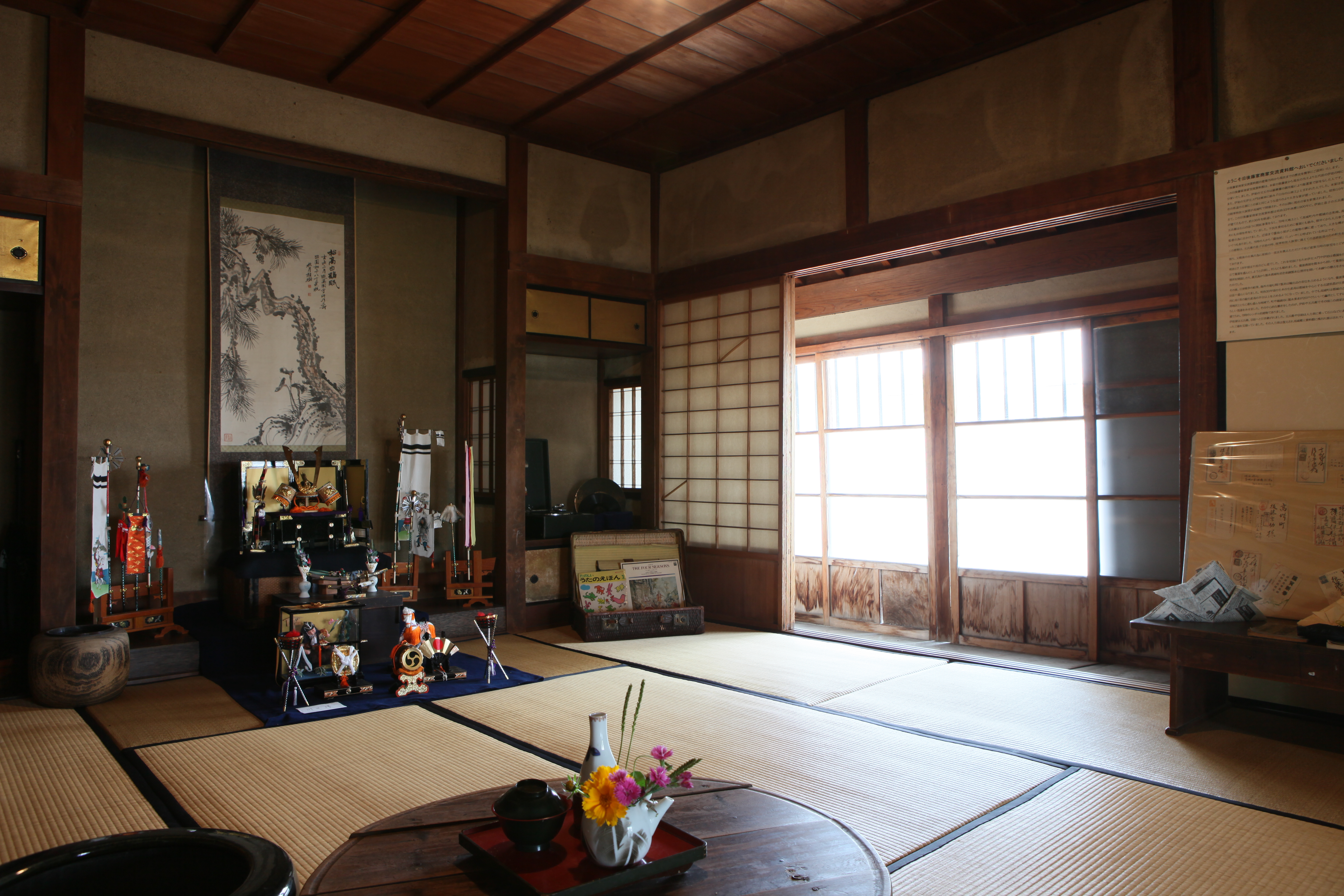 <b>高輝度側・階調優先「する」 / オートライティングオプティマイザ「標準」</b>