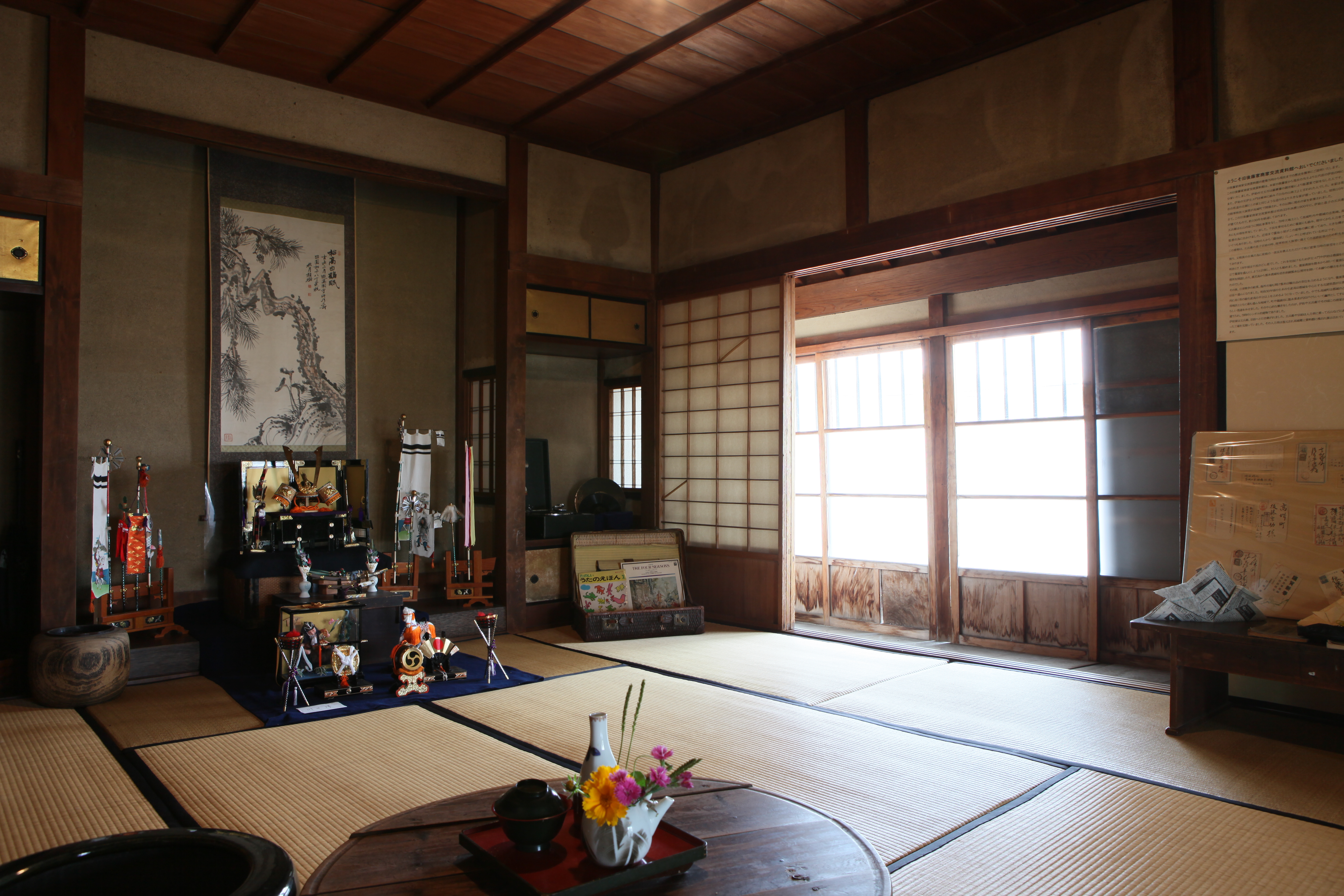 <b>高輝度側・階調優先「する」 / オートライティングオプティマイザ「弱め」</b>