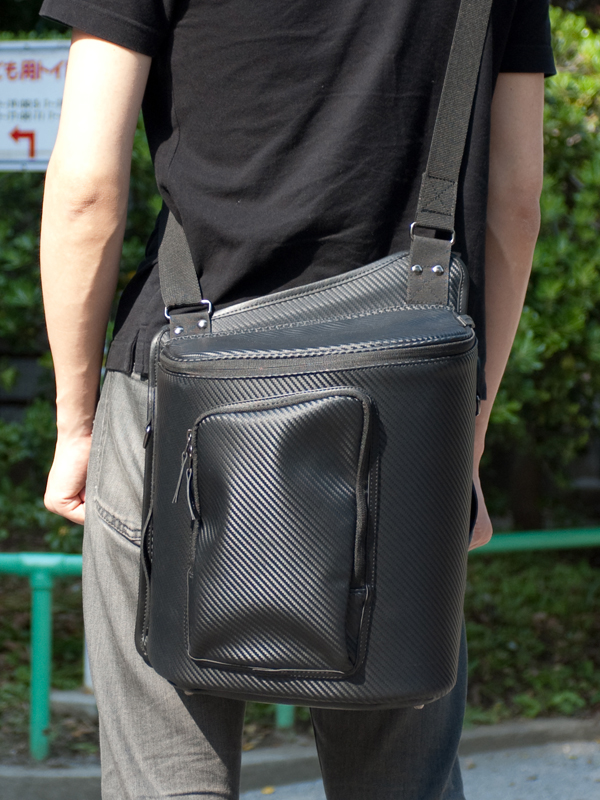 <b>ポシェットを取り外すと、よりスマートな印象になる</b>