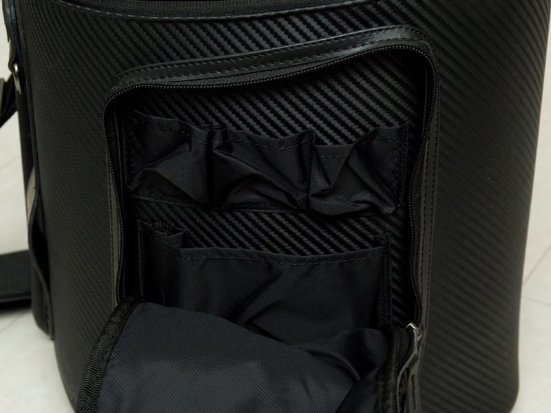 <b>前面ポケット</b>