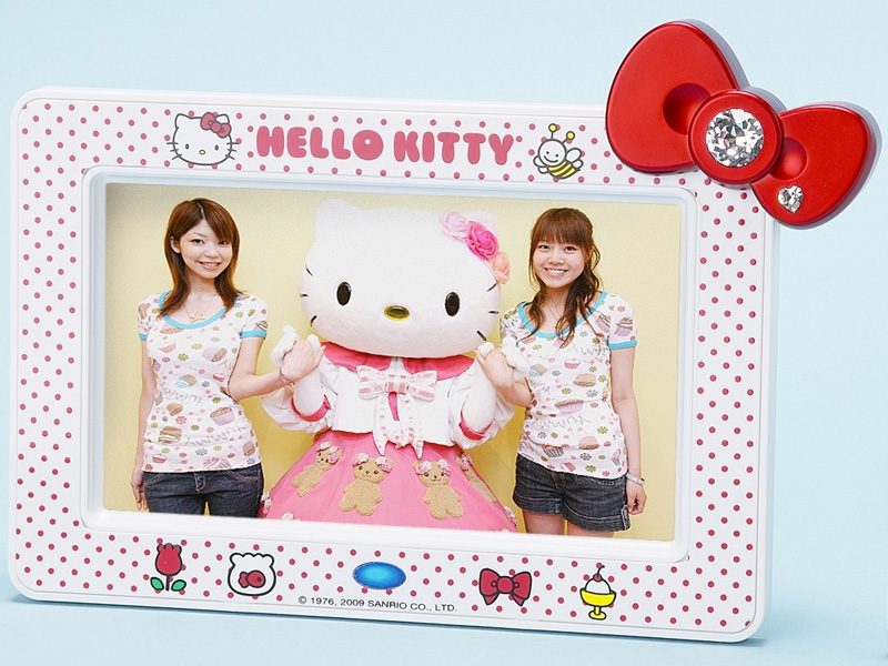 <b>ハローキティ デジタルフォトフレーム（横置きフレーム使用時）</b>