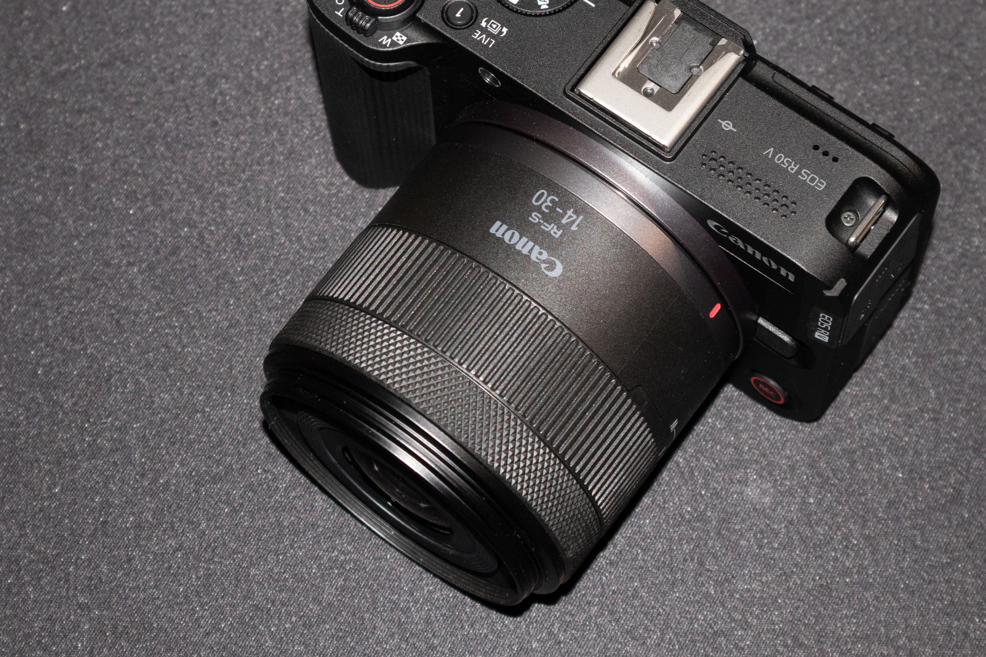 EOS R50 Vに装着したところ