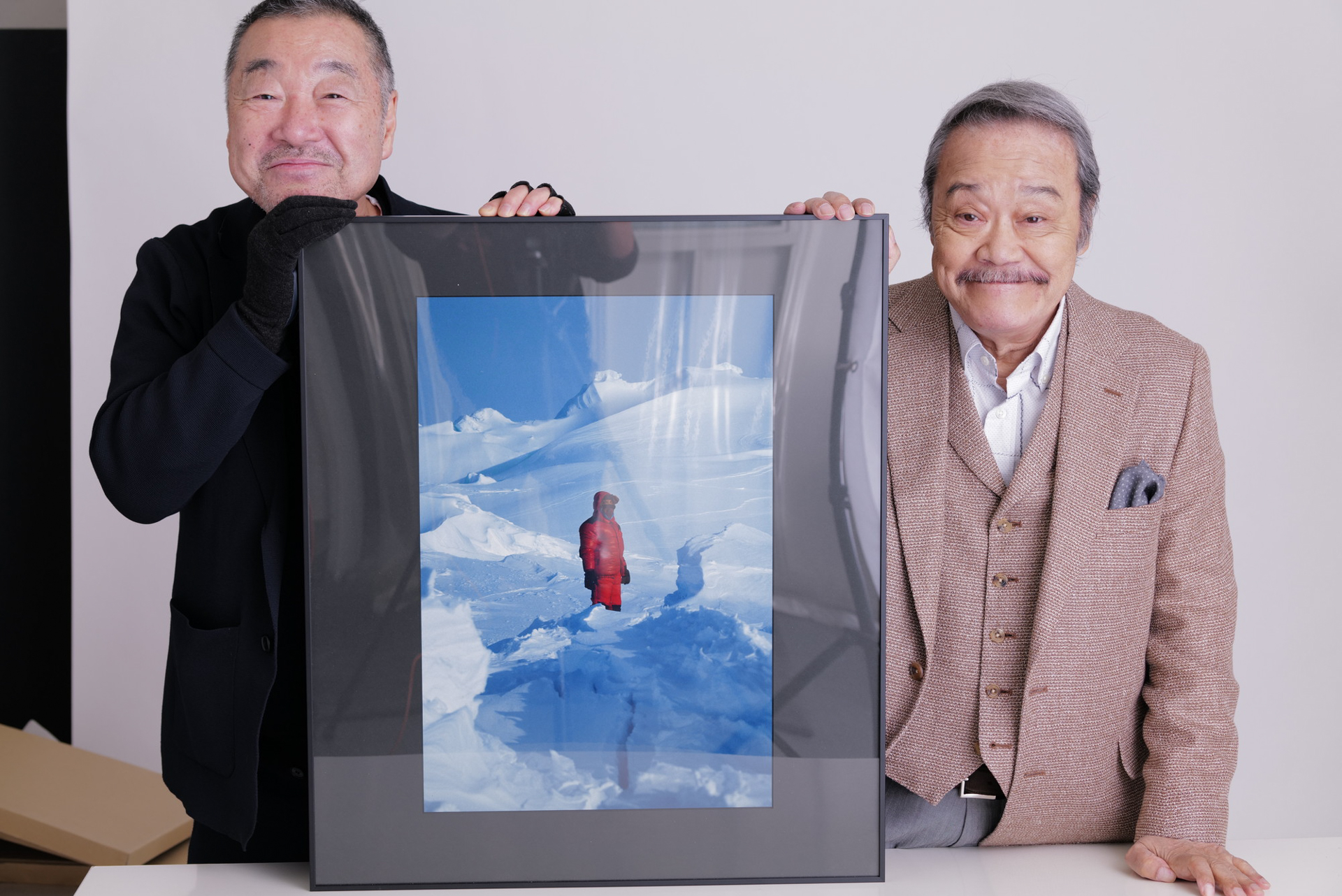 2年前に撮影した際に当時の写真を持ち記念写真、そのままプレゼントさせていただいた