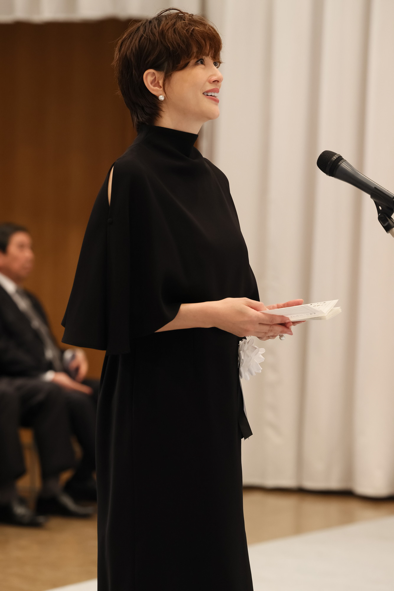 弔辞を述べる米倉さん