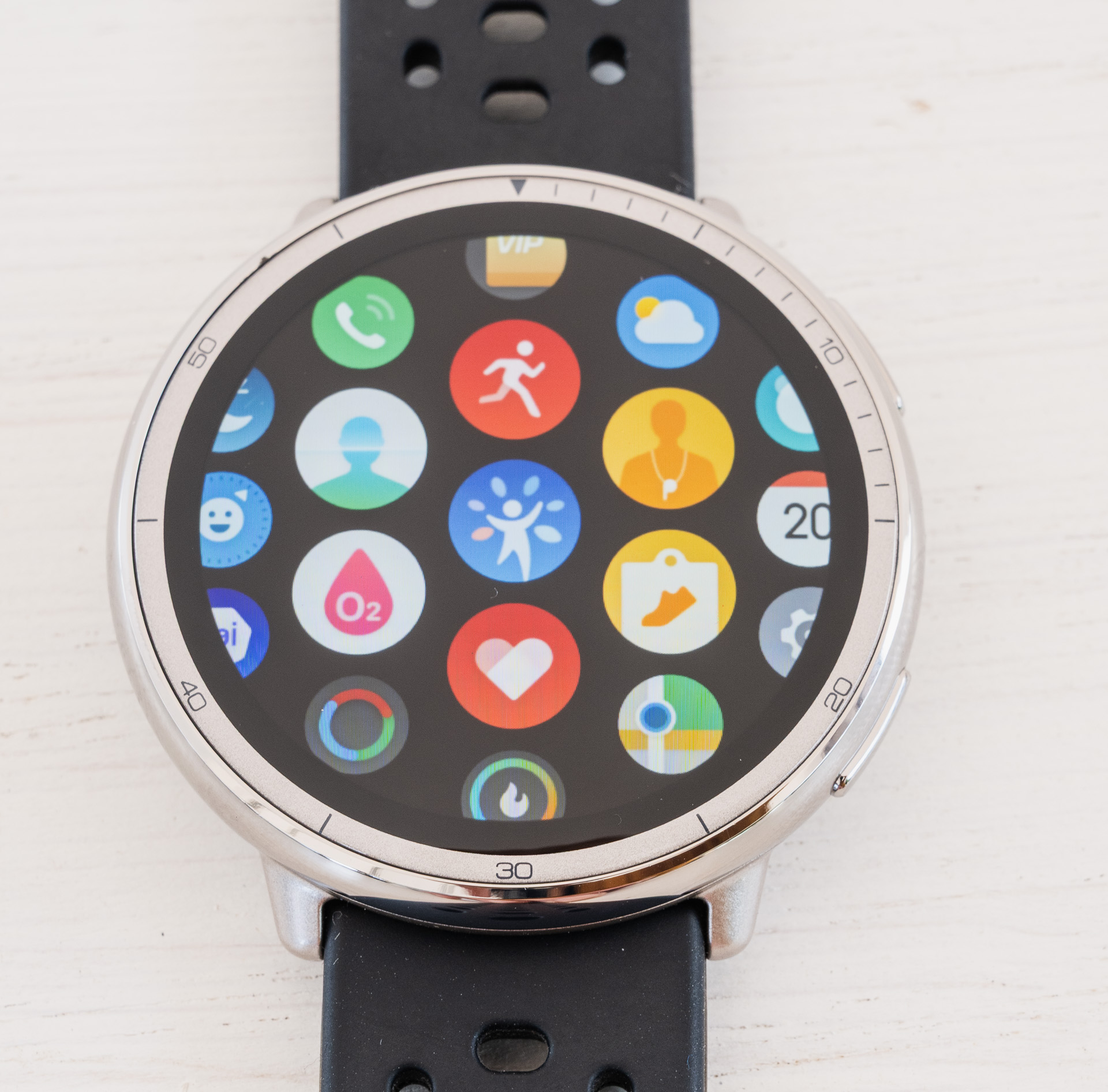 アプリを追加できる。ハンズフリー通話ができるのもポイント高し