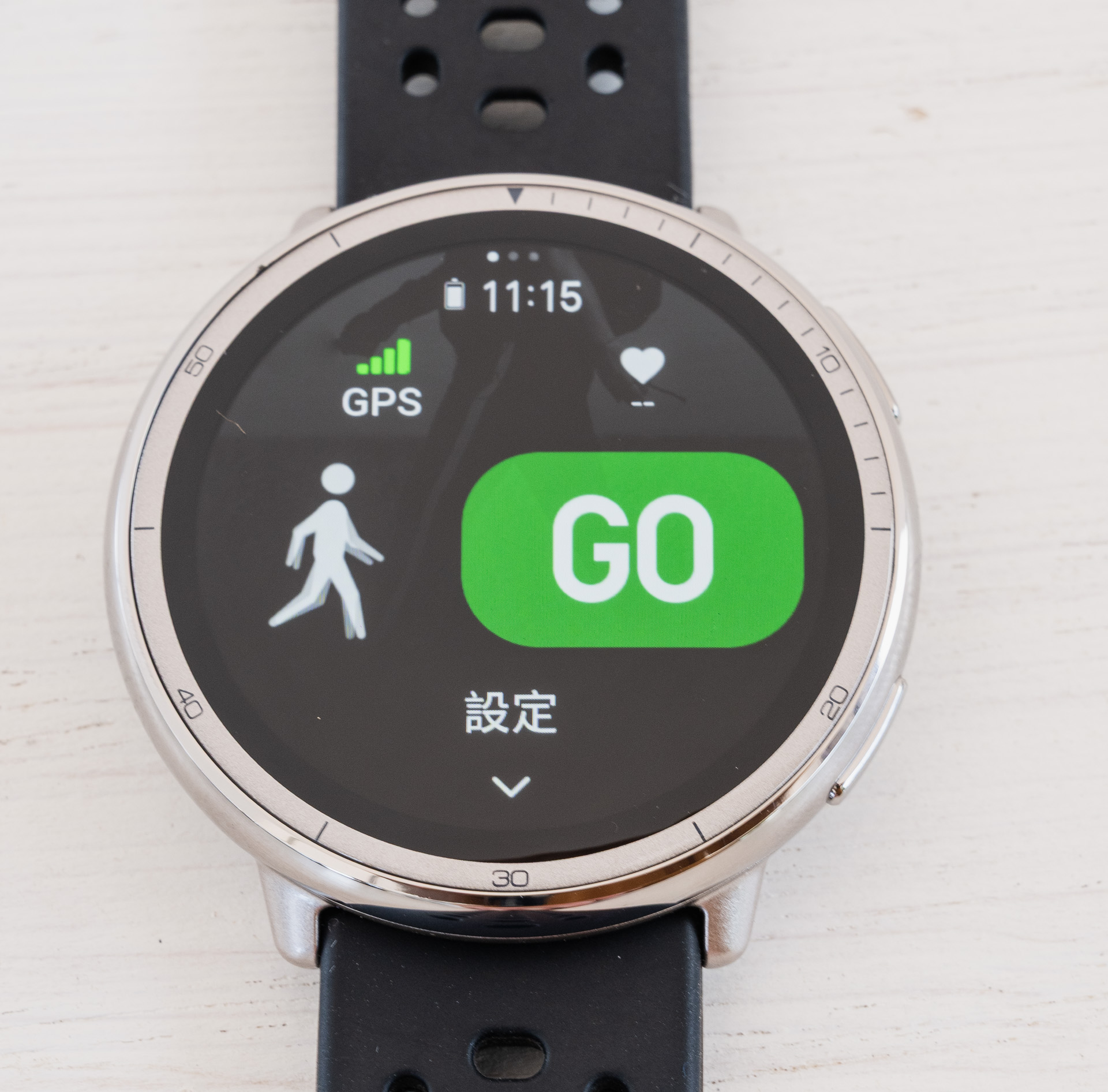 スタート画面下部「設定」をタップ。GOを押す前に行う必要がある