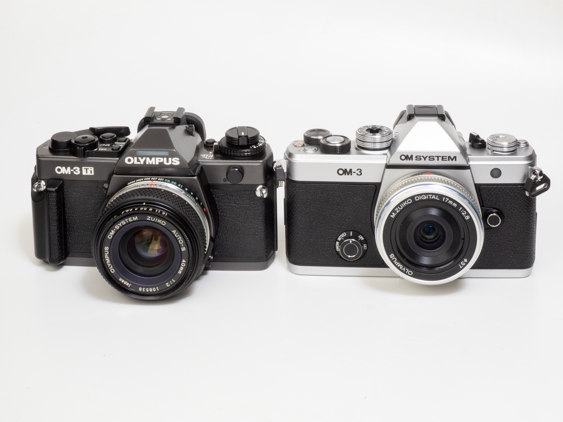 OM-3Ti（1994年）とOM-3を比べてみます。OM-3Tiは外装はチタン製。OMで唯一、スローシンクロ撮影が可能なりました。スポットの演算機能は最高8点ですが、多くの箇所をスポットして演算したら、平均測光と同じじゃないかと。