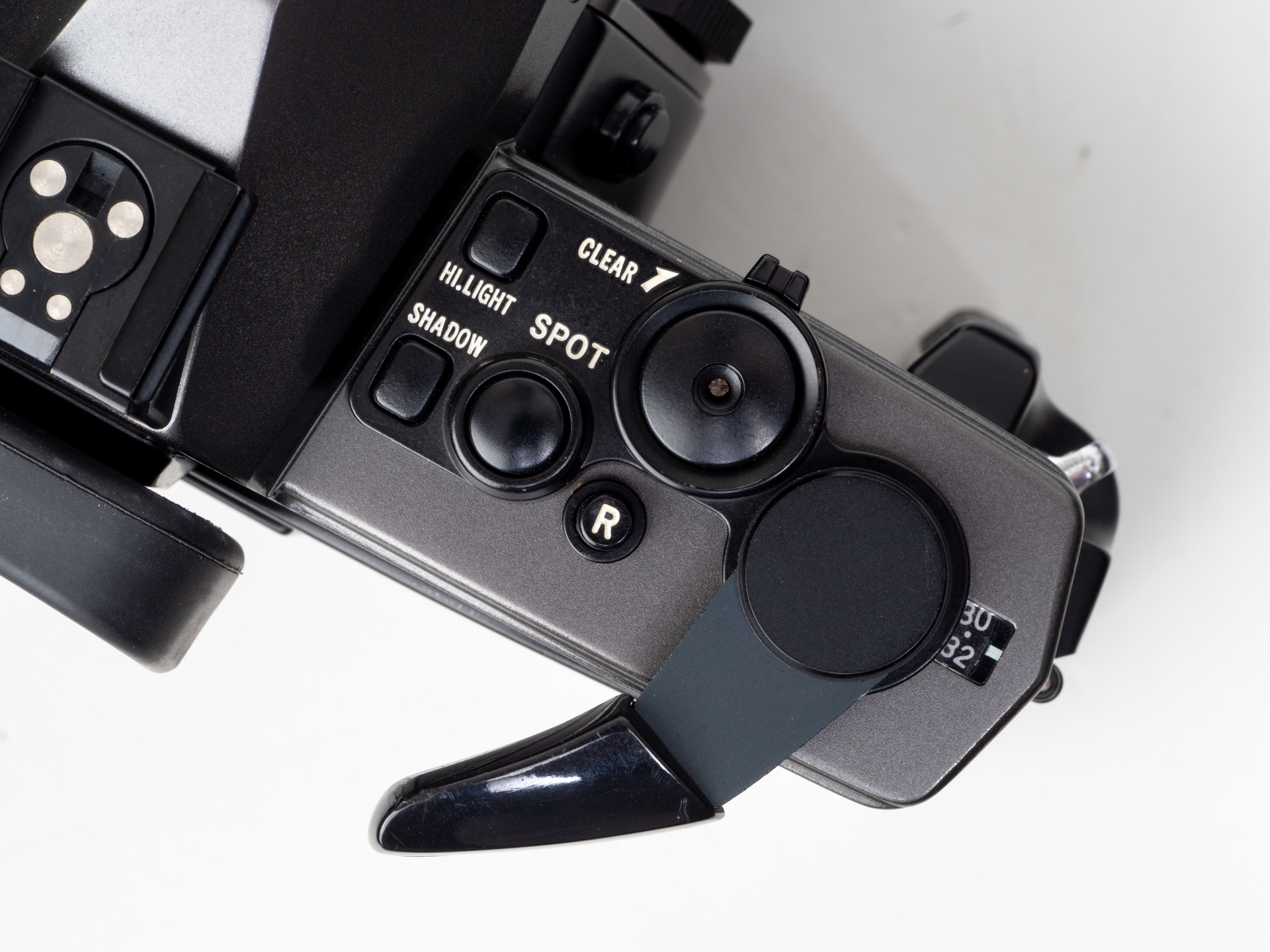 OM-3とOM-4からスポット測光ボタン、ハイライト、シャドーコントロールボタンも用意されているのですが、マニュアル露出なのでどのくらい意味があるのかわかりません。