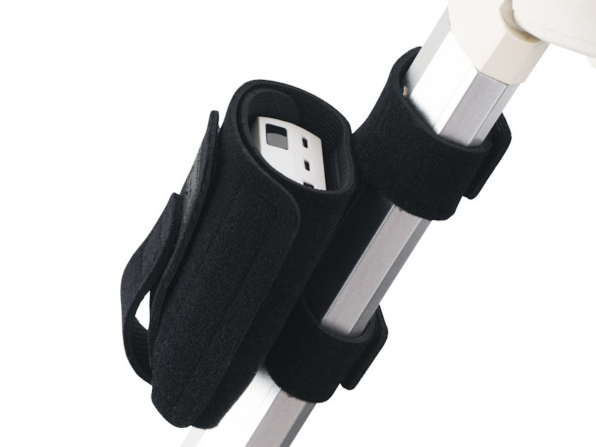 バッテリーを三脚などに固定できるホルダーが付属