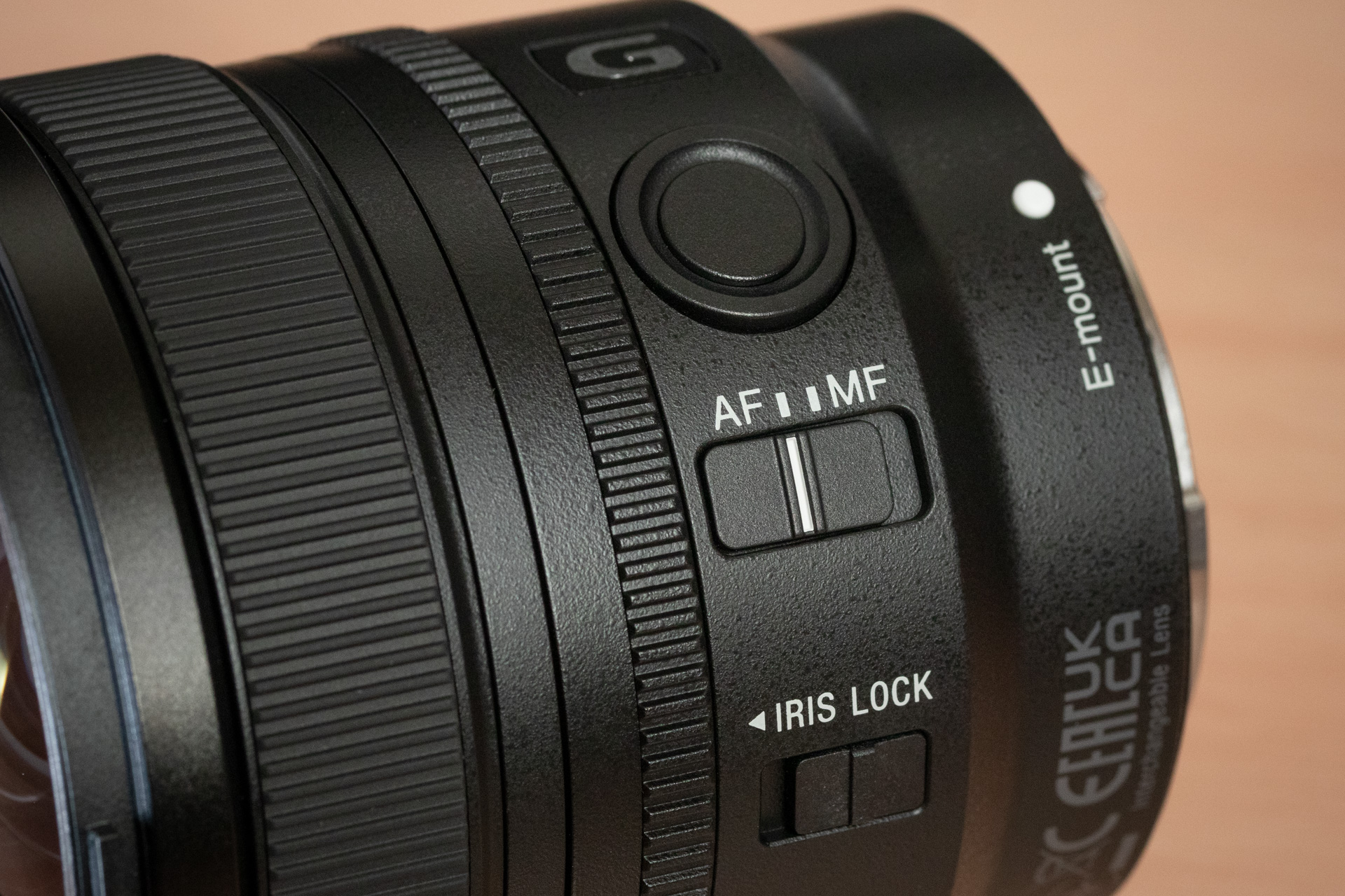 フォーカスホールドボタンを装備