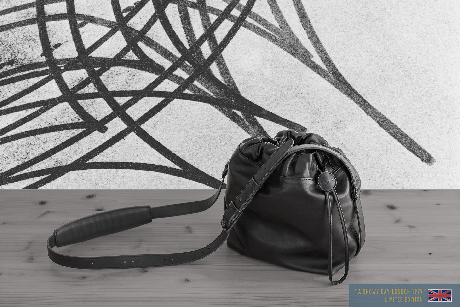 A Snowy Day London 1979 フルホースハイドレザーブラックブラス（ブラック）