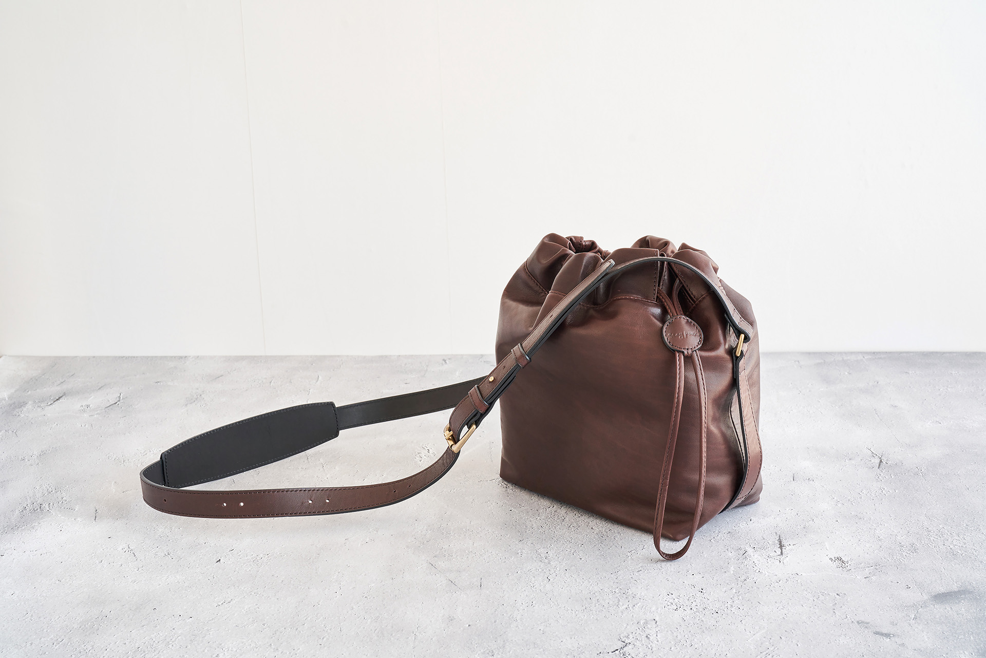 MapCamera別注 A Snowy Day London 1979 フルホースハイドレザーブラス（ダークブラウン）