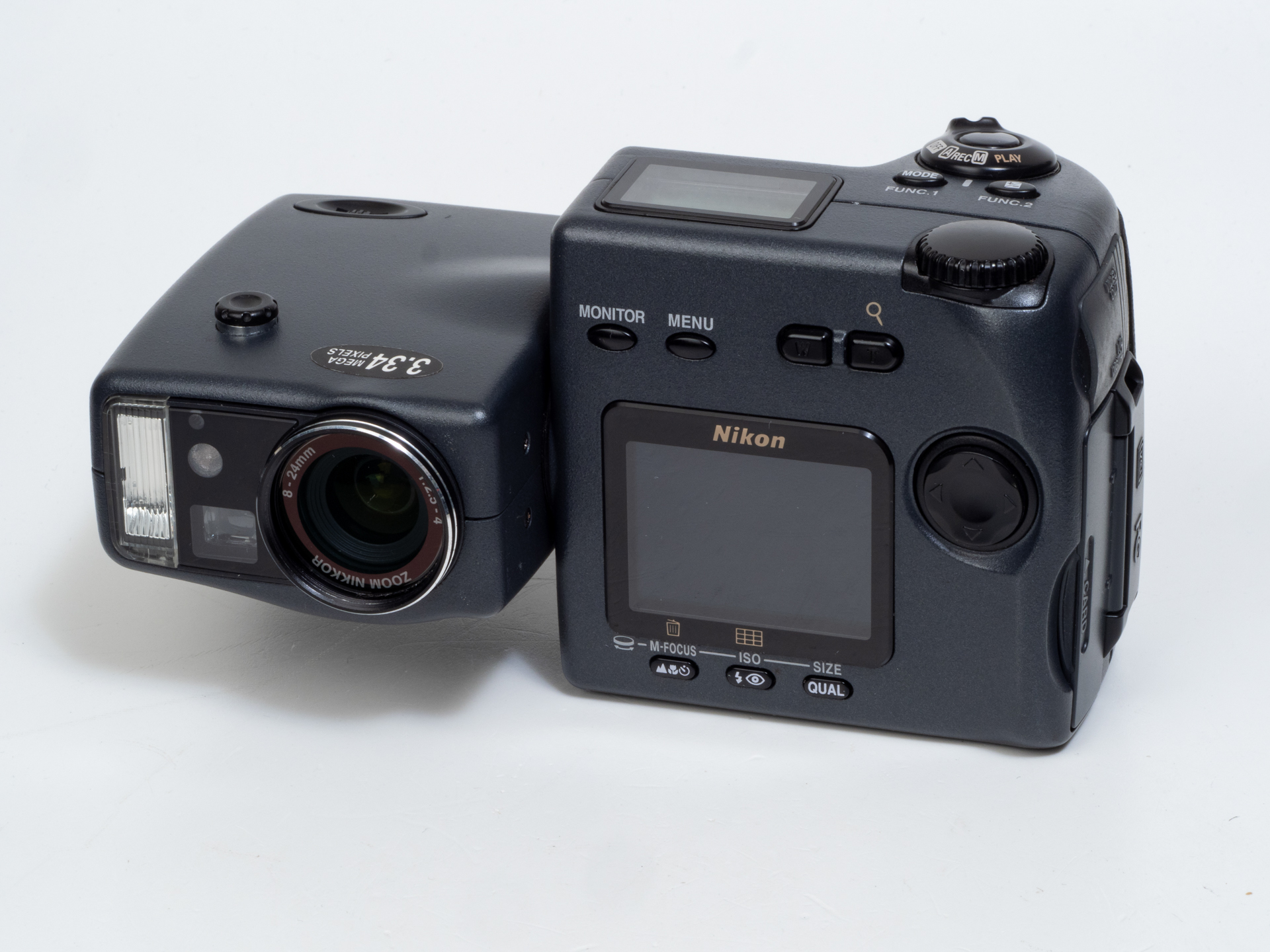 レンズをくるりと回せば、はい、いまふうに言う、セルフィー撮影もできますね。この状態で撮影するのは自分でもテレくさいですよね。