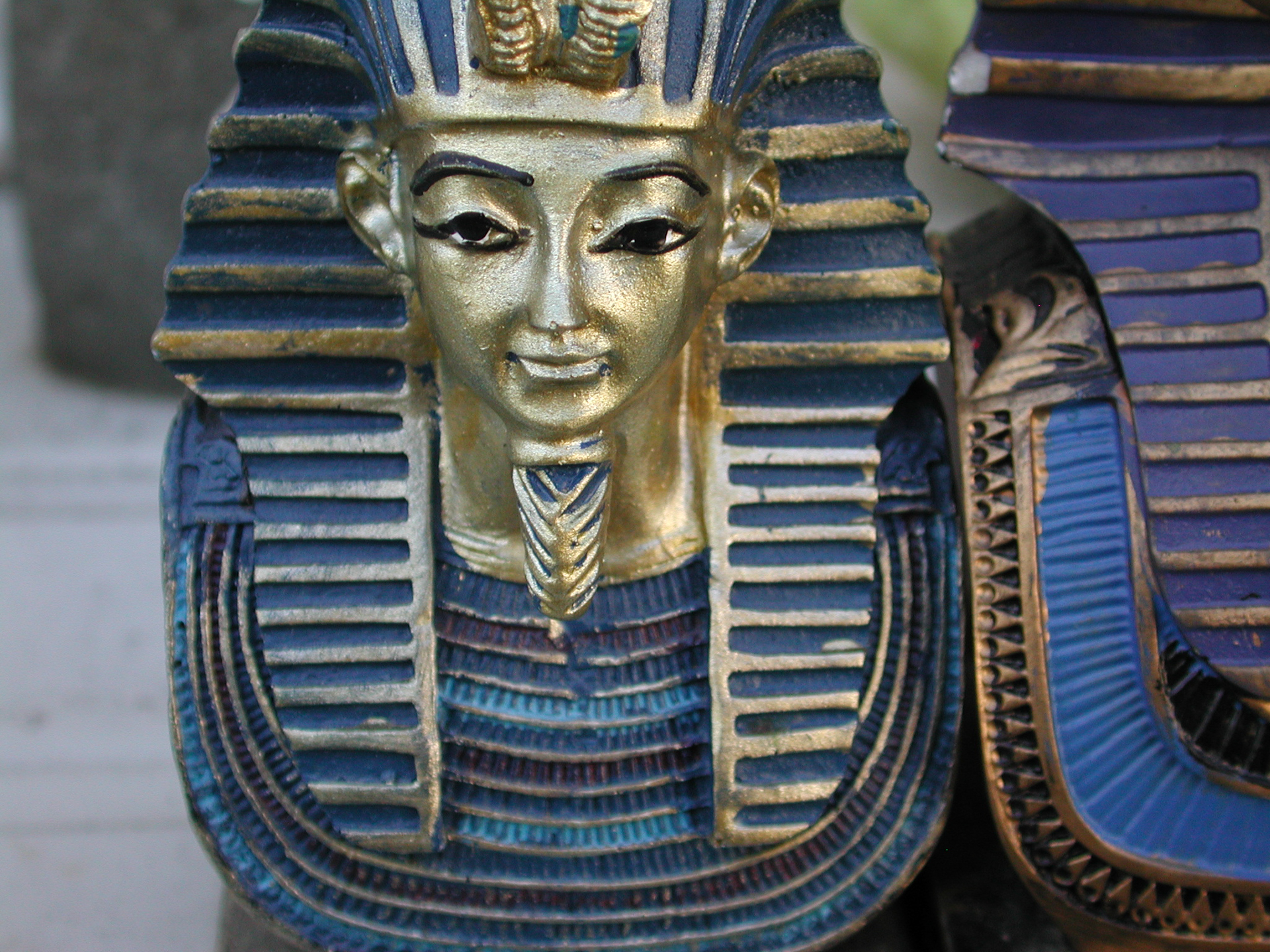 マクロモードに切り替えて、とにかく被写体に寄ってしまえば、鮮鋭にみえてしまうのは、この時代のデジカメに共通するマジックなわけですね。<br><span class="fnt-85">ニコン COOLPIX 990／16.2mm／絞り優先AE（1/140秒、F3.3、−0.3EV）／ISO 100</span>