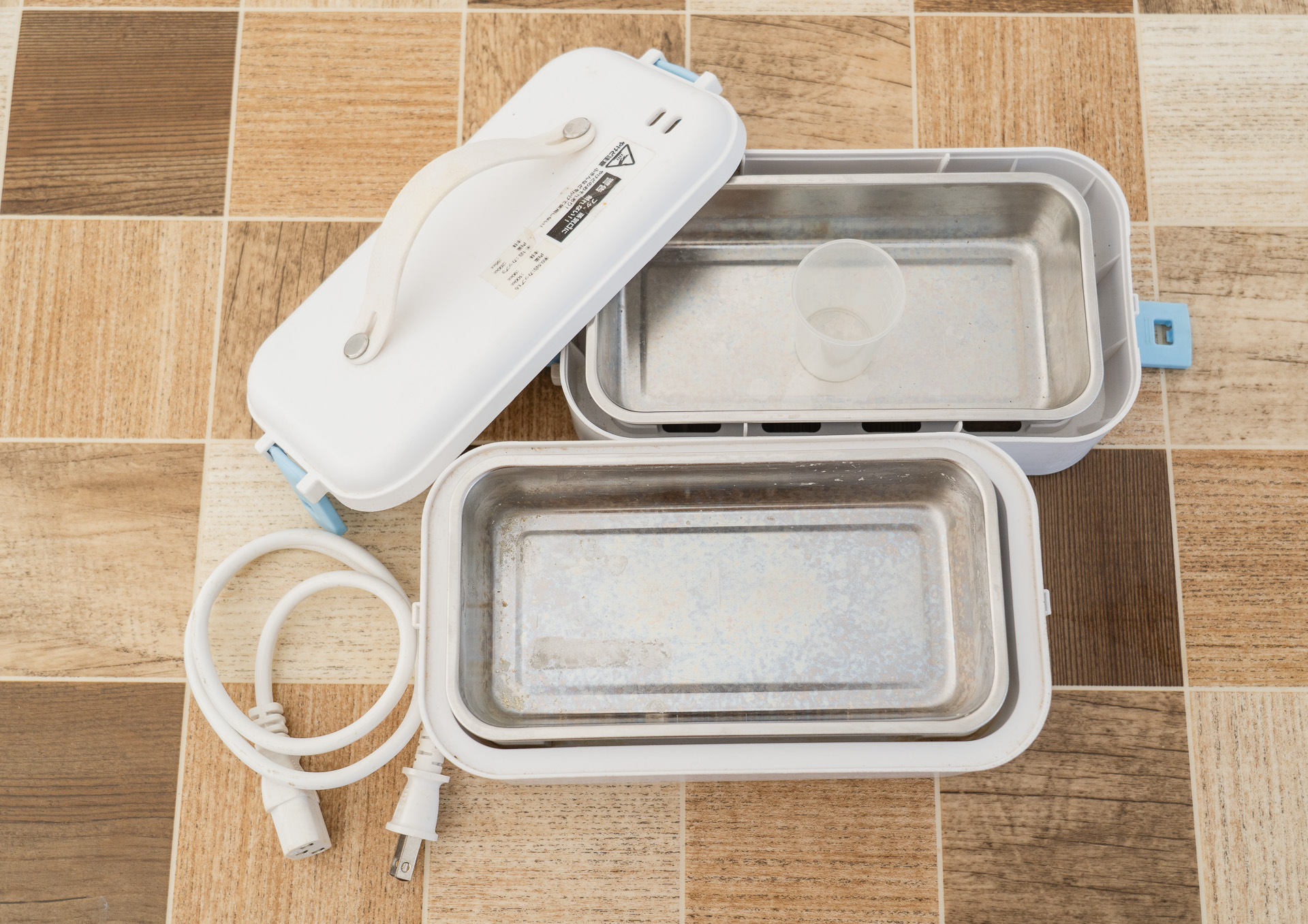 中は2段。下でお米を炊きつつ、上の段で蒸し料理ができます。