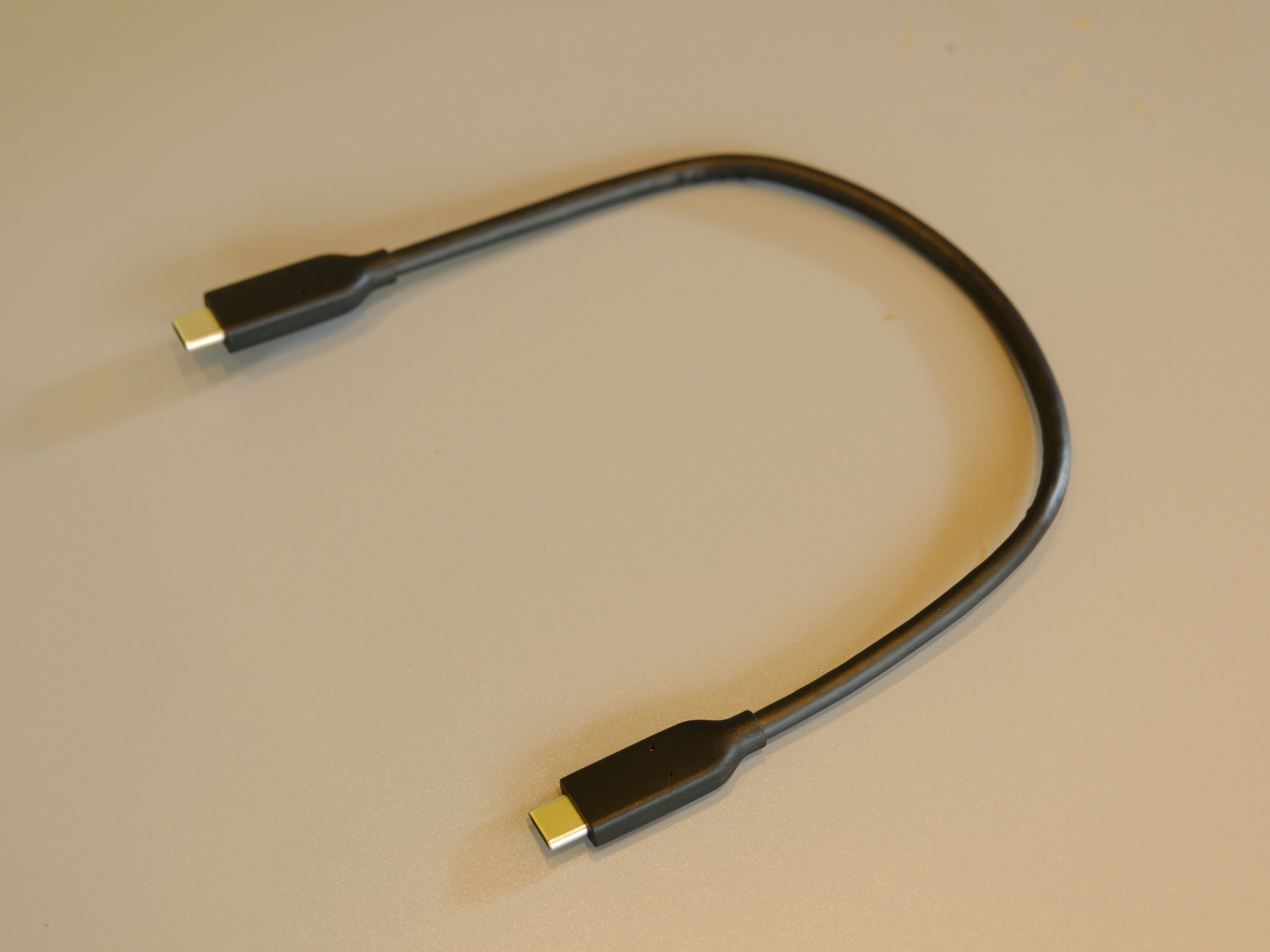 SanDisk Extreme PRO ポータブルSSD USB4対応に付属するケーブル