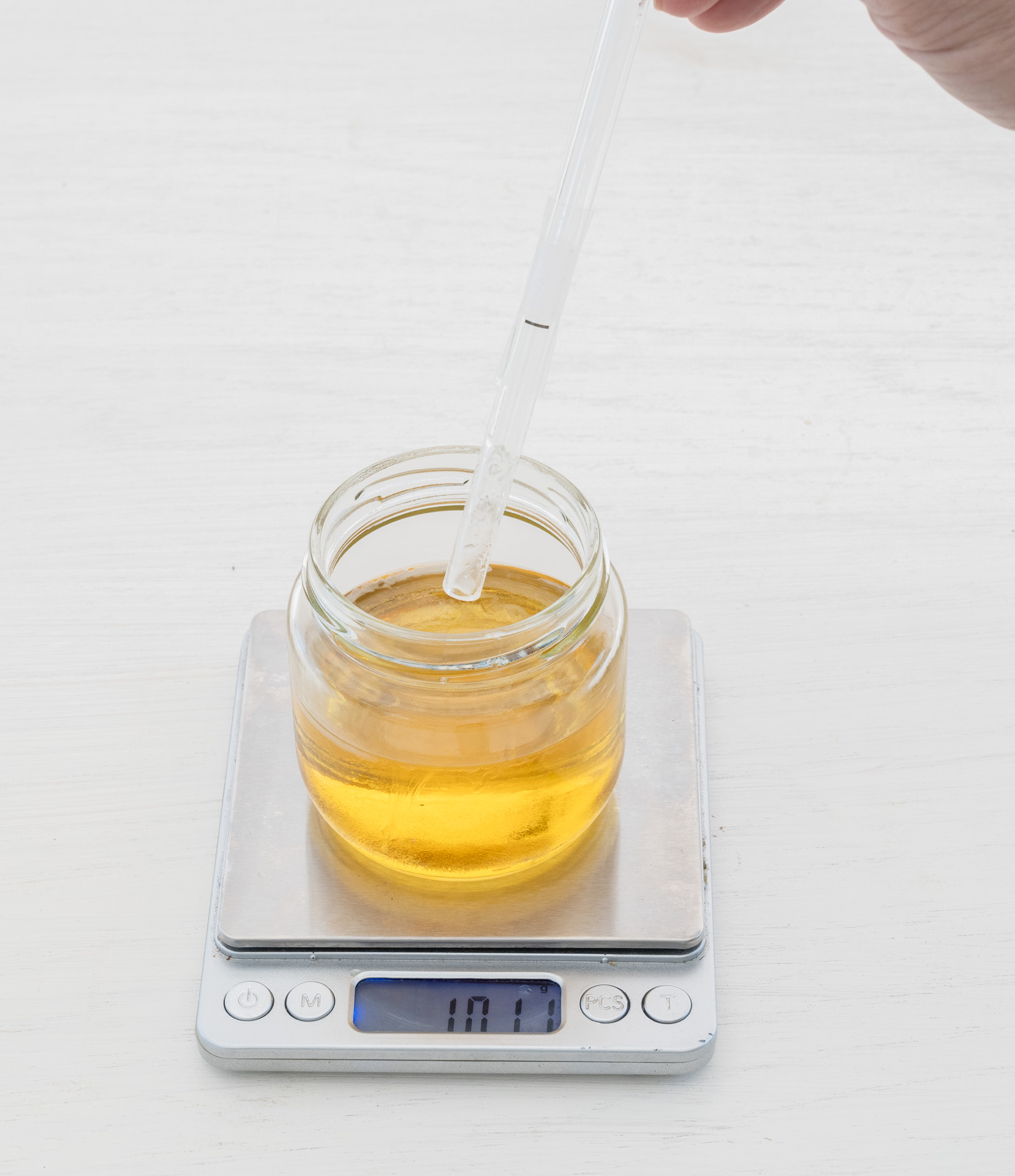 水を1g加えます