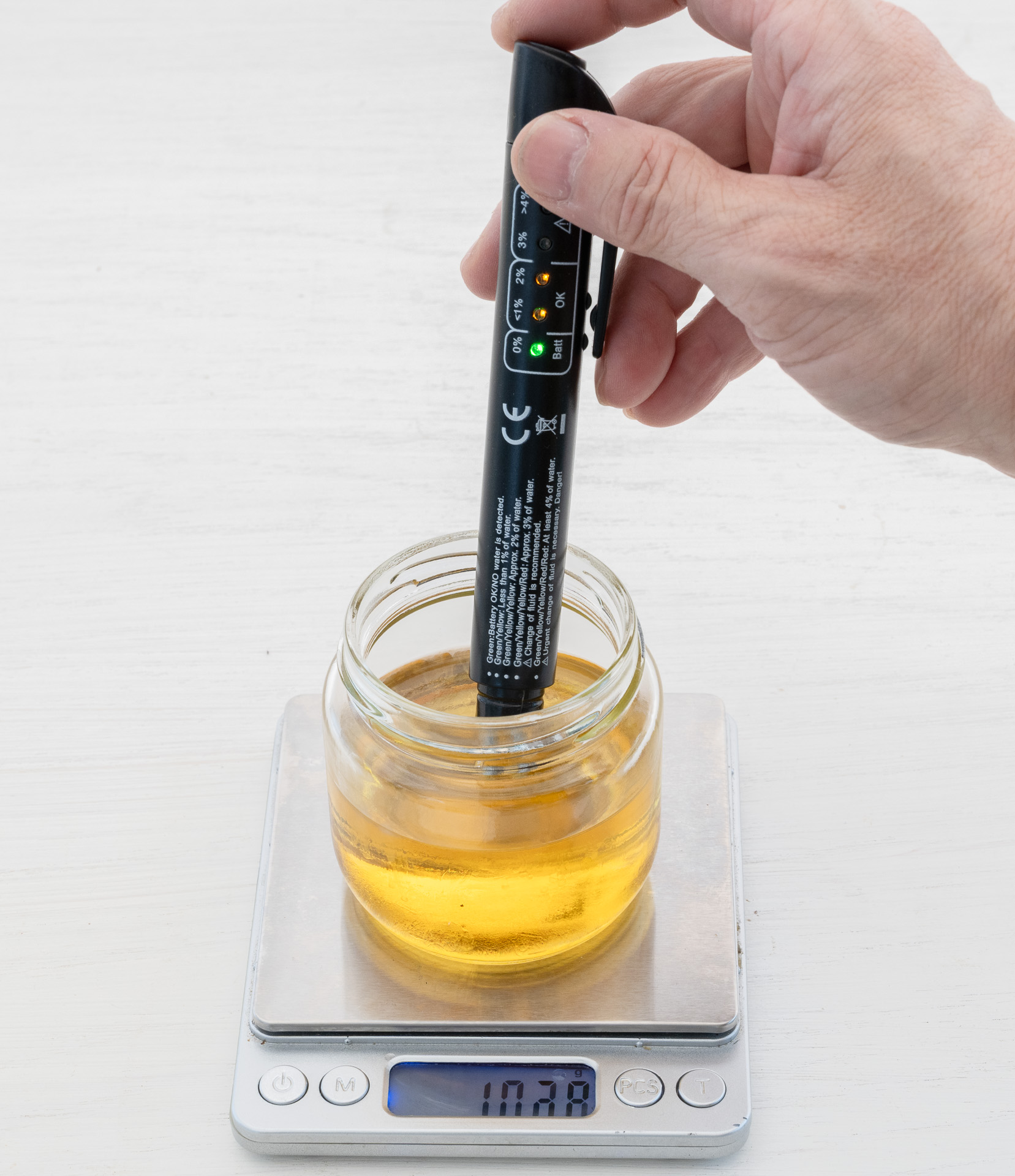 またかき混ぜて計測すると、2個目の黄色ランプが点灯。2％未満の水分。うむ、意外と正確なんじゃ？