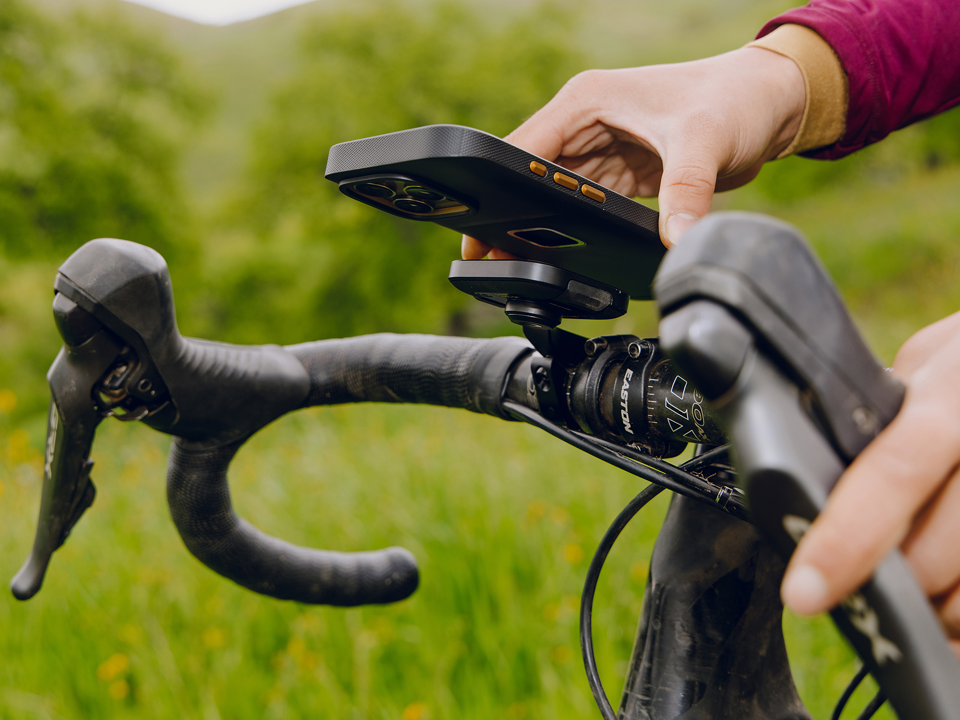 自転車用の「アウト フロント バイク マウント V2」など、ハードロック対応製品も利用できる