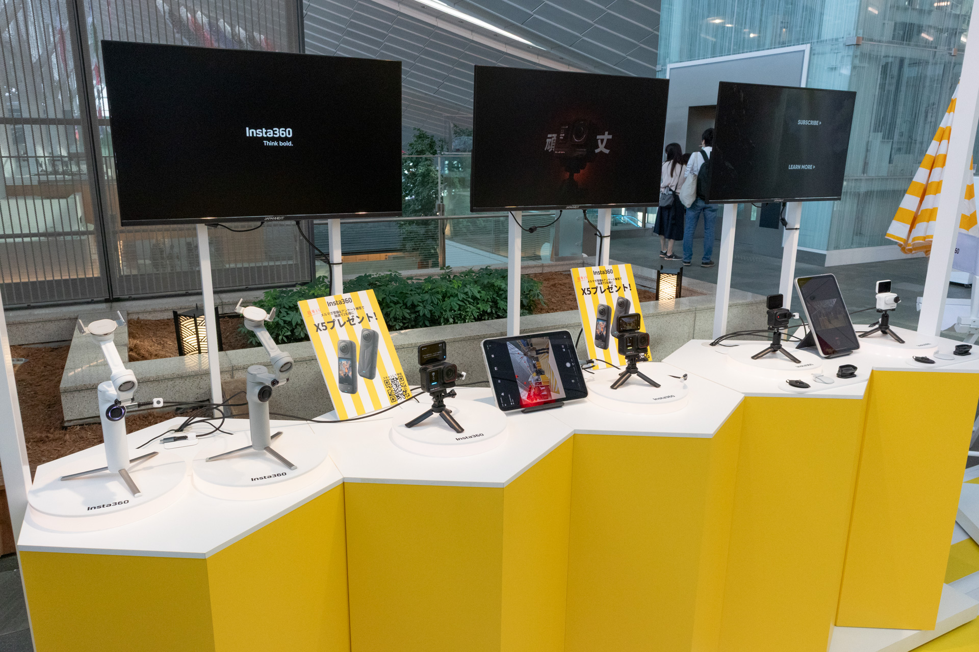 ジンバルの「Insta360 Flow 2 Pro」やアクションカメラの「Insta360 Ace Pro 2」、「Insta360 GO 3S」なども展示されていた