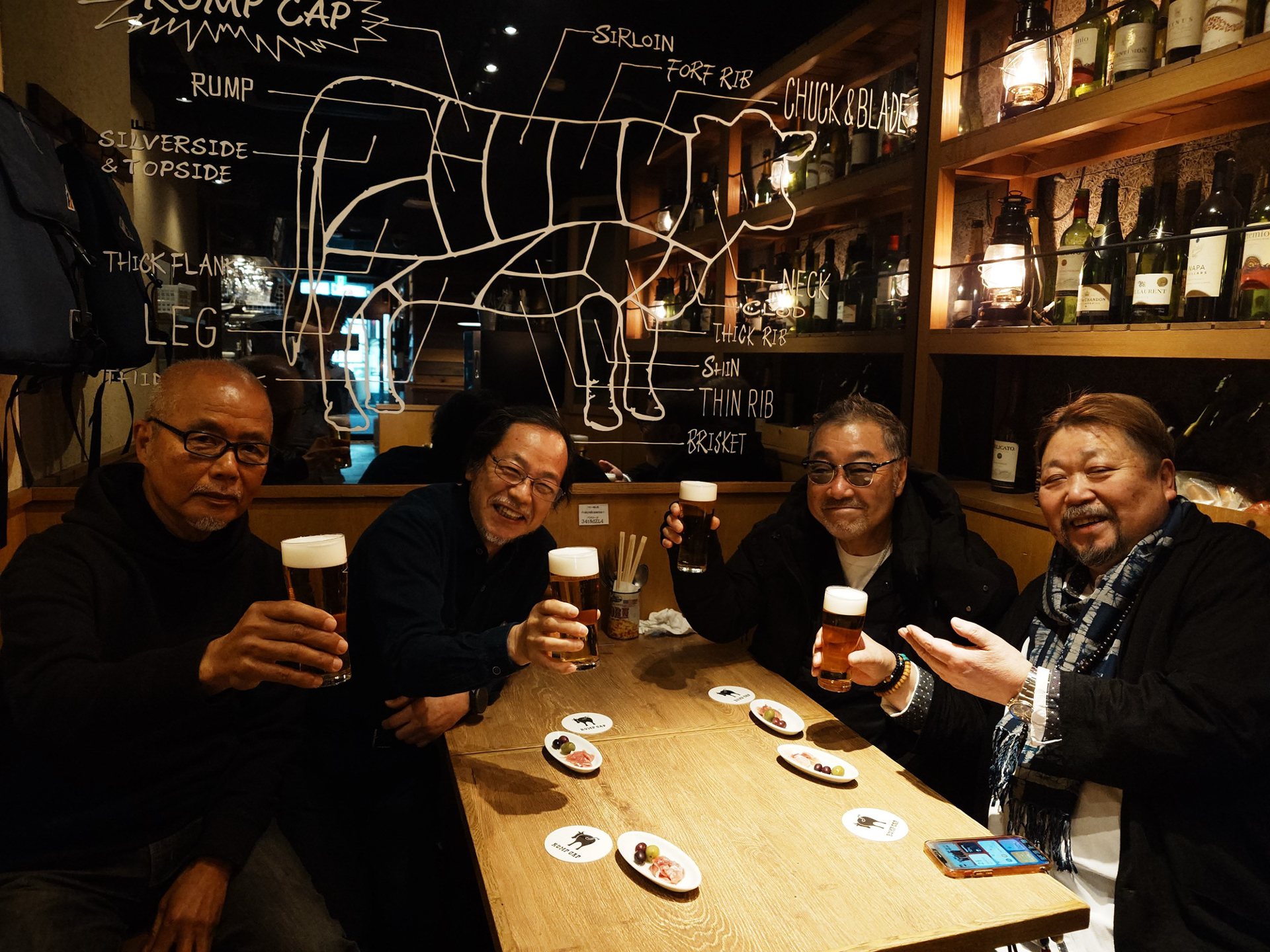 写真展当日もどこで飲むのかな、場所を決めておかないとまずいなとか考えながらワクワクしている