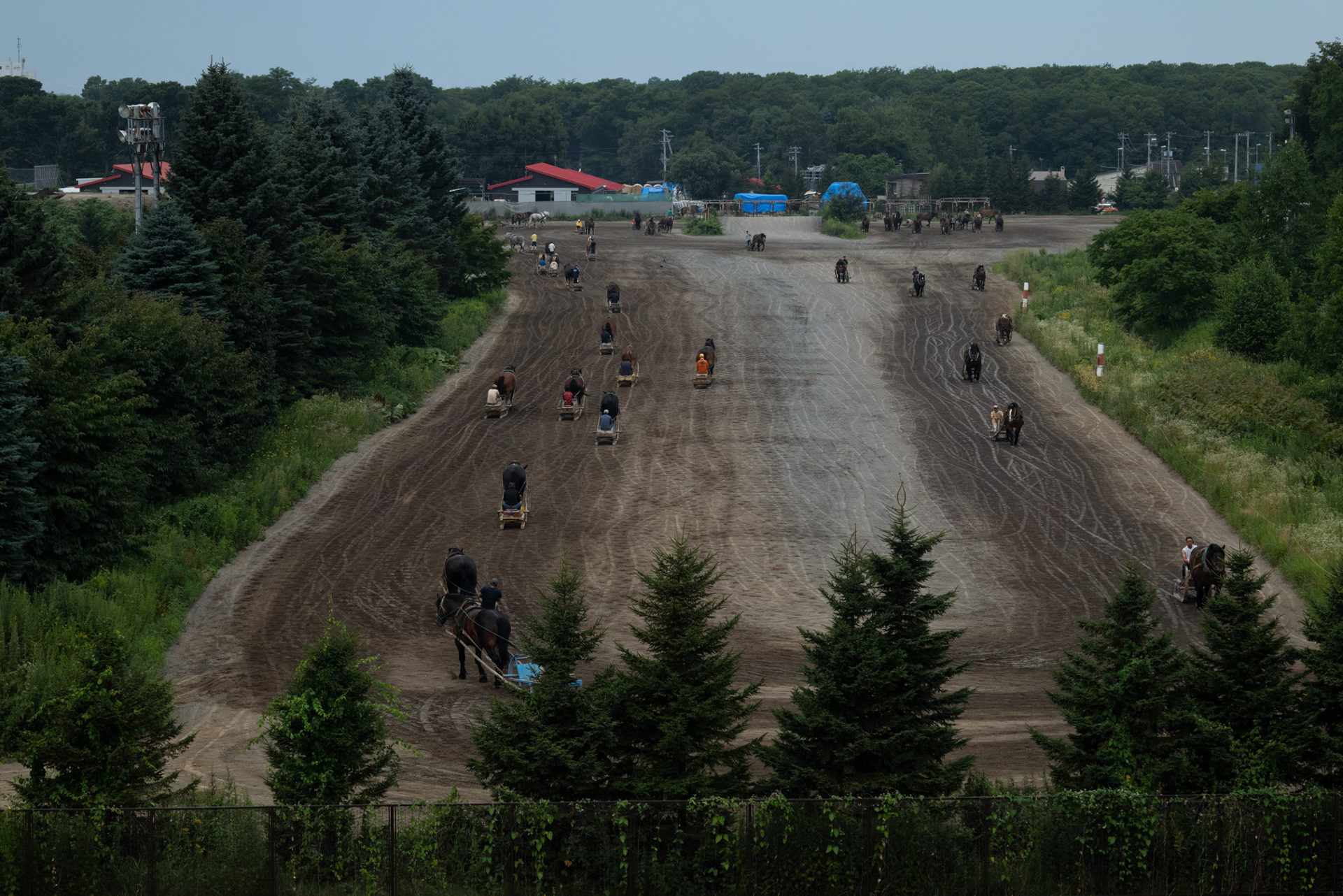 農協連ビルから撮影した帯広競馬場内の練習コース