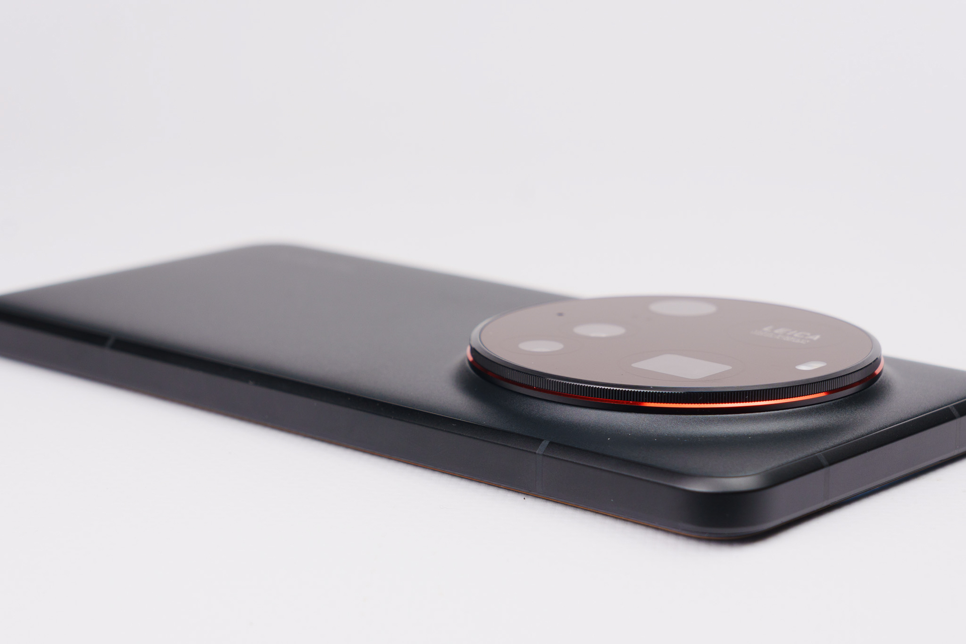 マウントのような出っ張り。カメラと考えるとあまり違和感はない