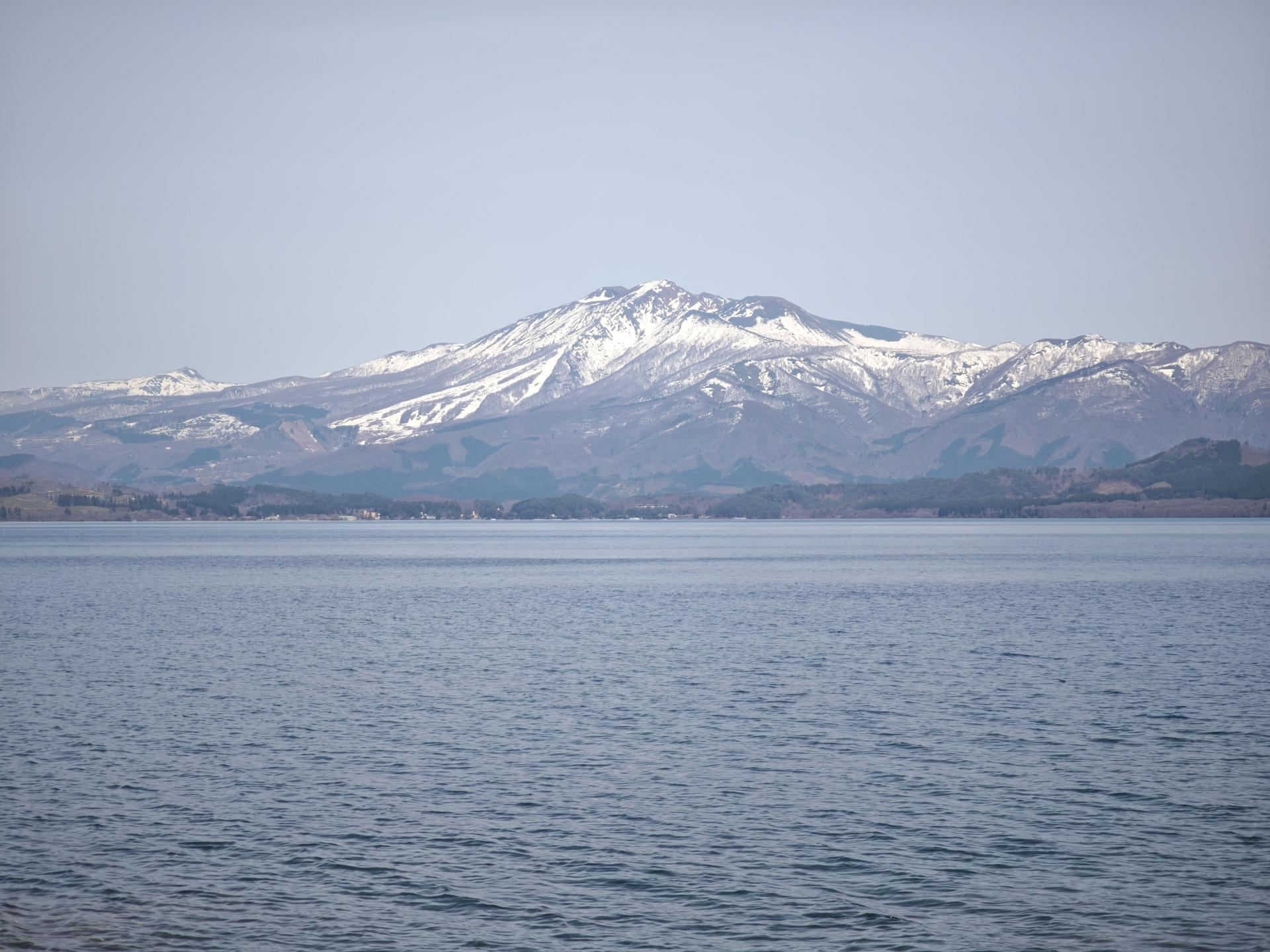 70mm相当の望遠カメラ。細部の解像力が足りていないが、全体的にはまずまずの写り