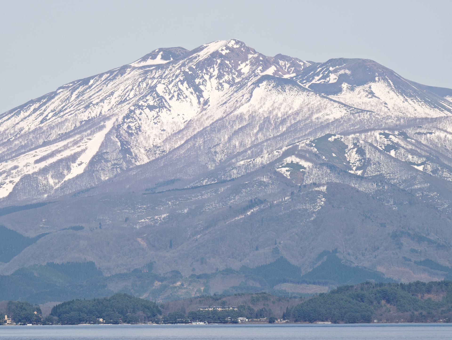 デジタル10倍（233mm相当）。100mm望遠カメラで2.3倍のデジタルズームなので、70mm相当ぐらいの画質はあるように見える。十分実用的