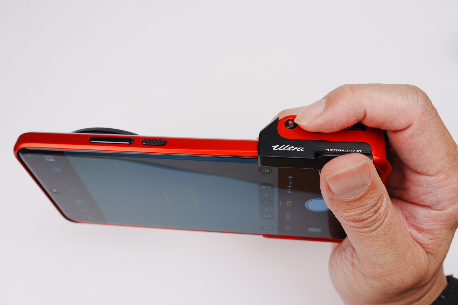 片手でも保持しやすくなり、非常に安定する