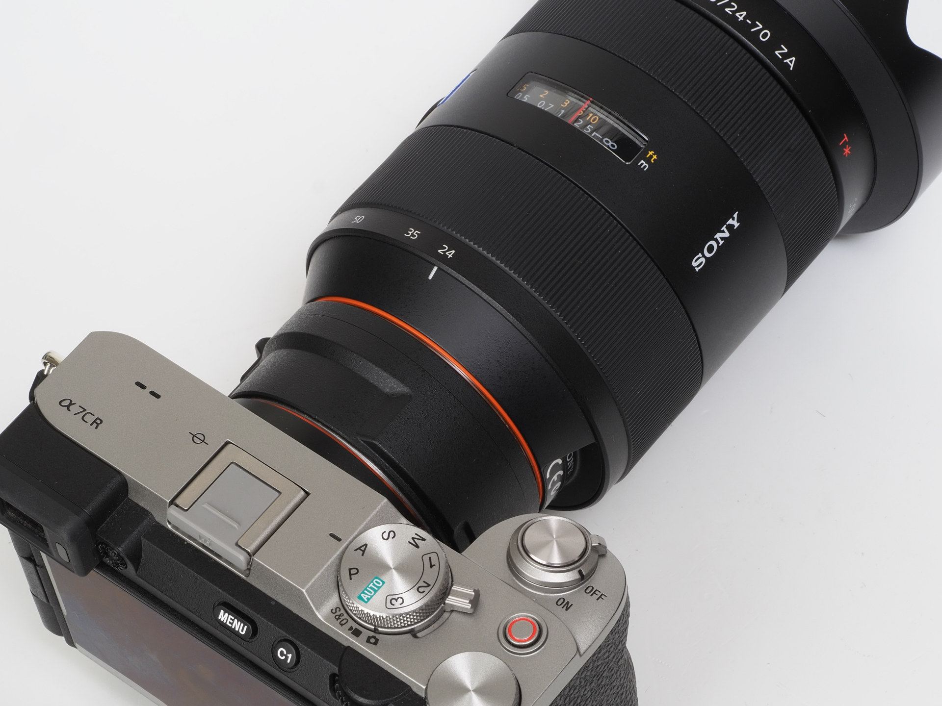 Aマウントレンズを装着するためのLA-EA5マウントアダプターを使用すると、良い感じにくびれができて良い感じです。