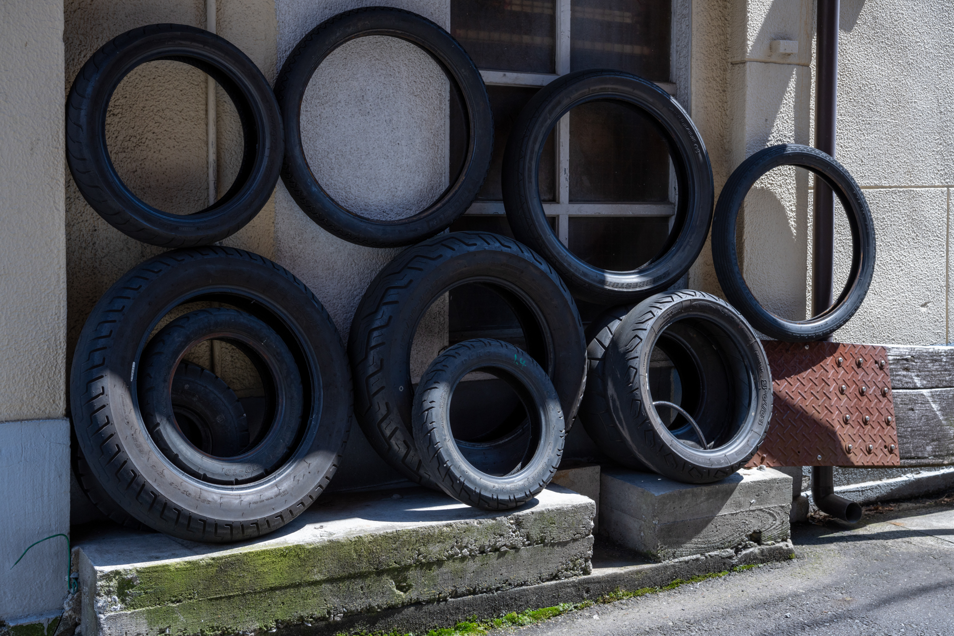 明暗差の大きな条件ですが、両者の階調のバランスがとれているのは、カメラの性能かレンズの性能か。両者の協力によるものでしょうか。<span class="fnt-85">ソニー α7CR／Vario-Sonnar T＊ 24-70mm F2.8 ZA SSM／45mm／絞り優先AE（1/160秒、F10、−1.3EV）／ISO 400</span>