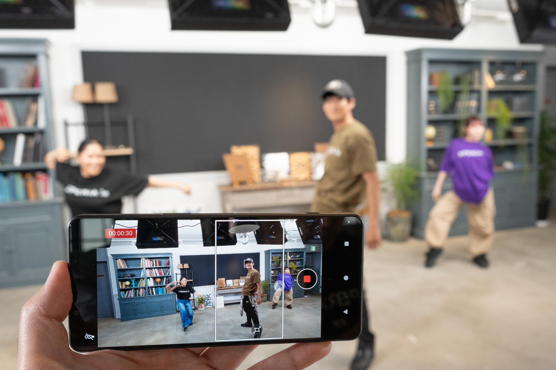 撮影中の様子。選んだ人物には枠が表示される。枠のサイズも変更可能