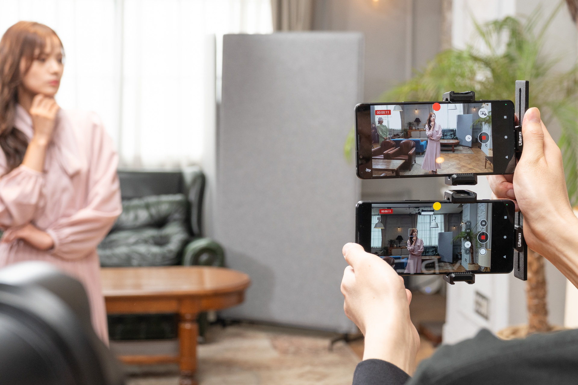 撮影時の様子。上がXperia 1 VIIで、下は前機種