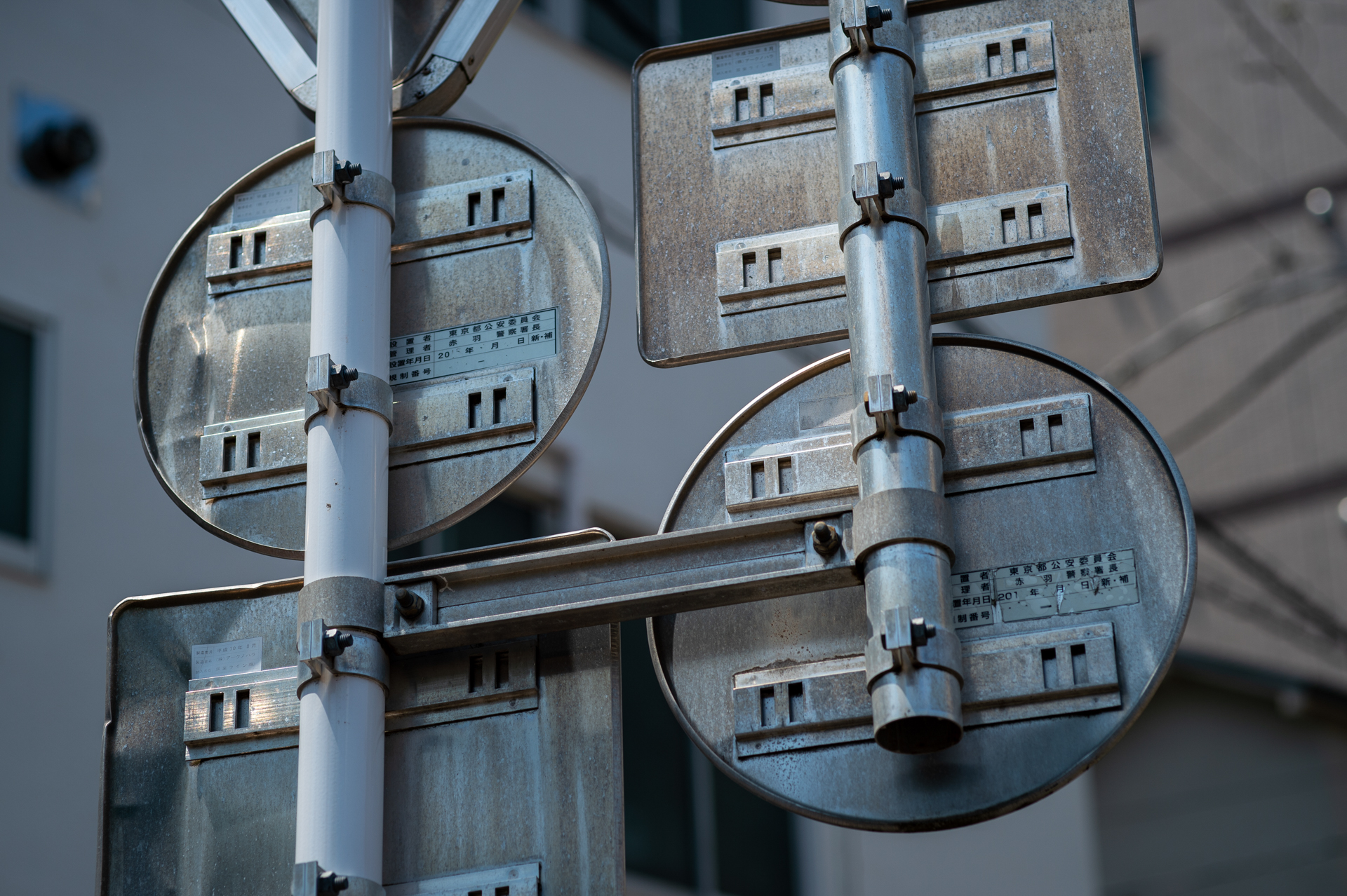 硬質なものがどう再現されるかみてみましたが、シリアスな描写をしました。被写体の質感をうまく解釈するレンズです。<br><span class="fnt-85">ニコン Df／タムロン 90mm F2.5マクロ [Model52BB]／90mm／絞り優先AE（1/1,600秒、F4.0、−0.3EV）／ISO 100</span>